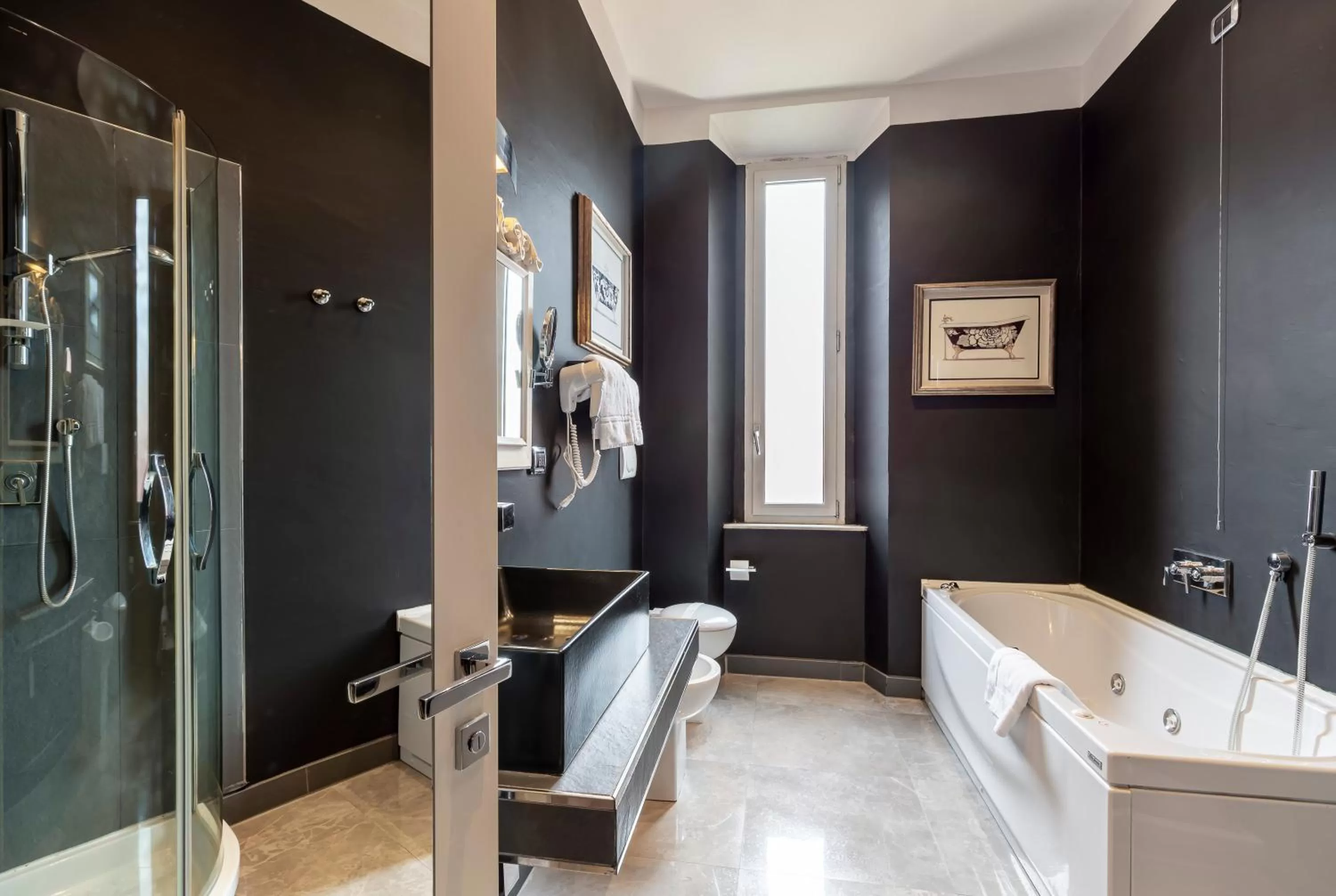 Hot Tub in Hotel Columbia Wellness & Spa