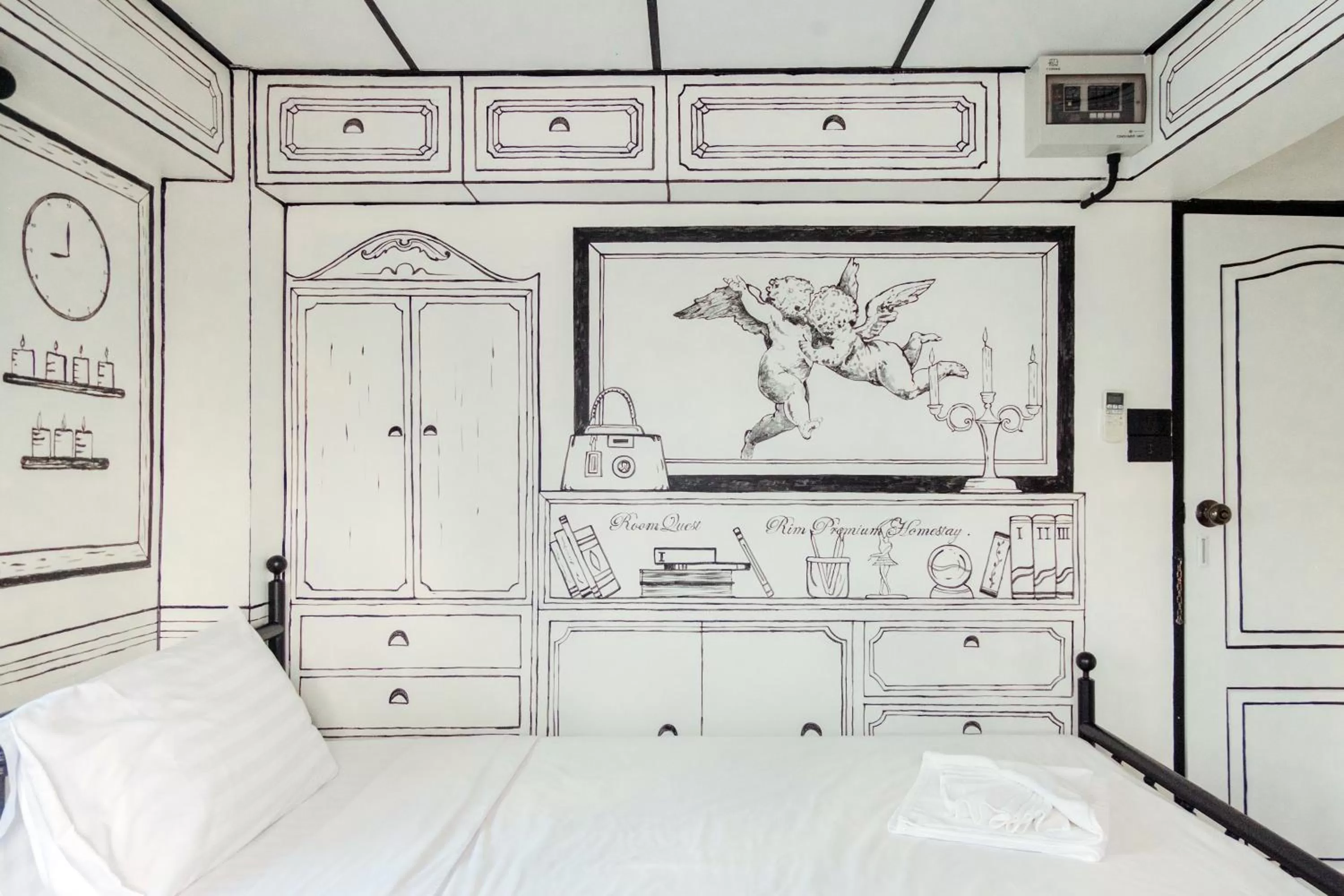 Photo of the whole room, Bed in RoomQuest Chiang Mai Tha Phae