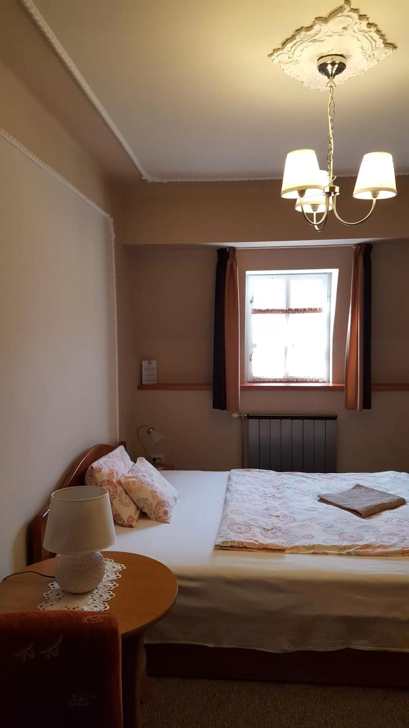 Photo of the whole room, Bed in Duna Panzió