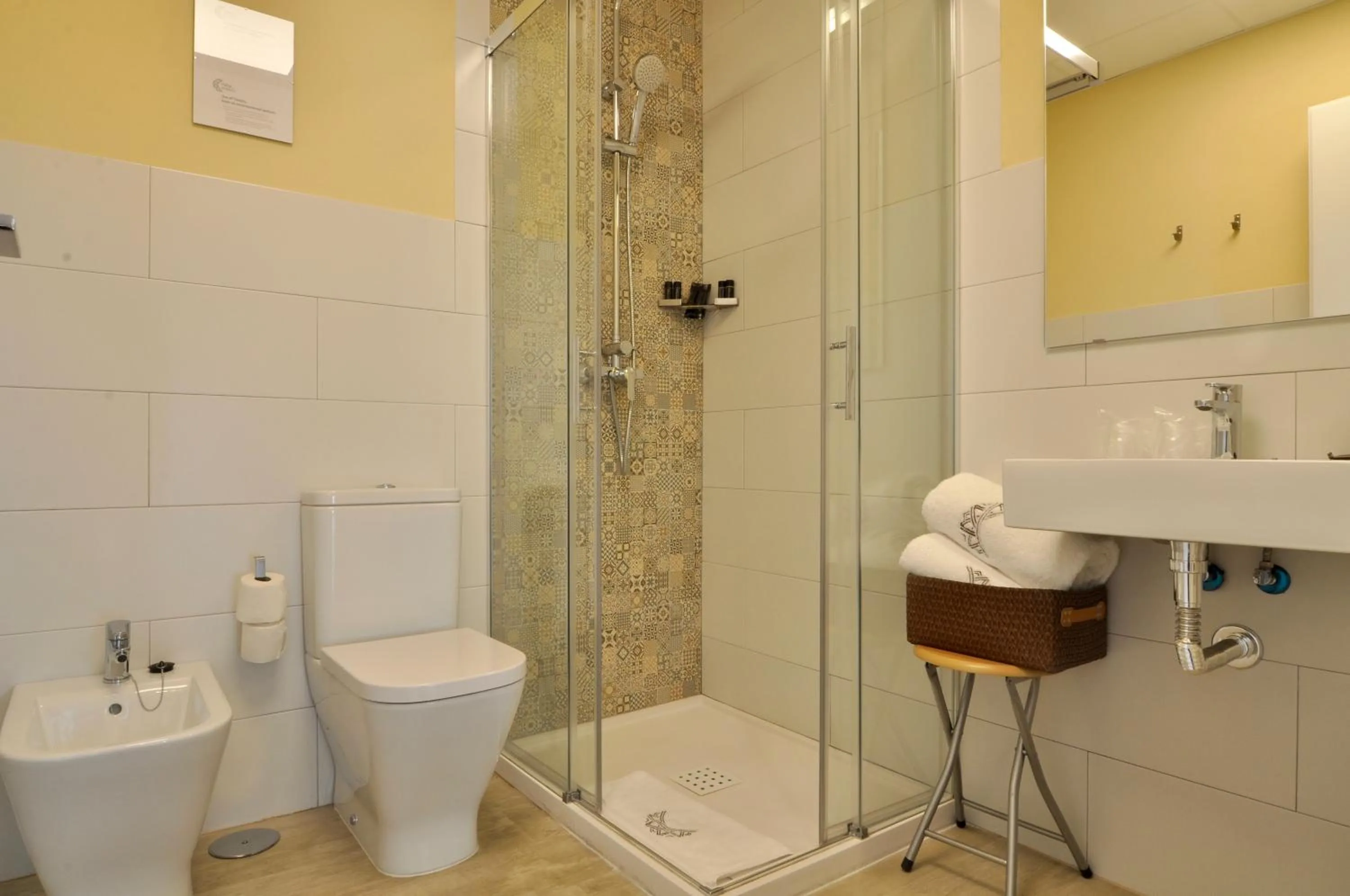 Shower in Patios del Orfebre