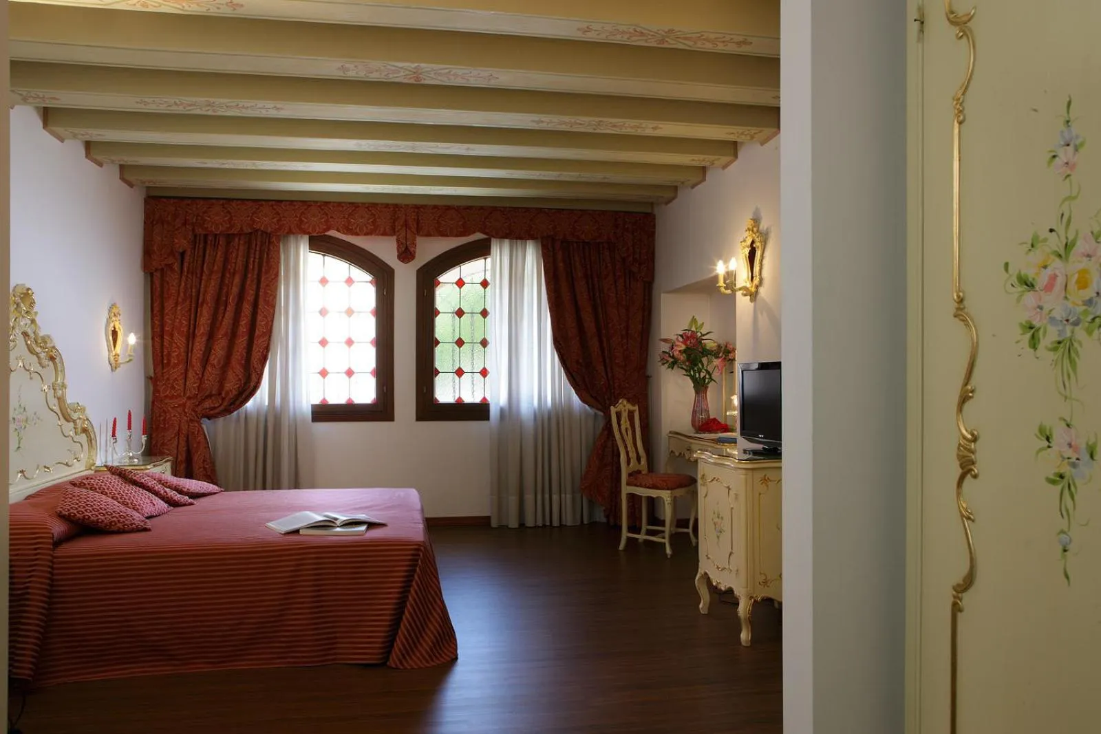 Decorative detail, Bed in Hotel La Residenza