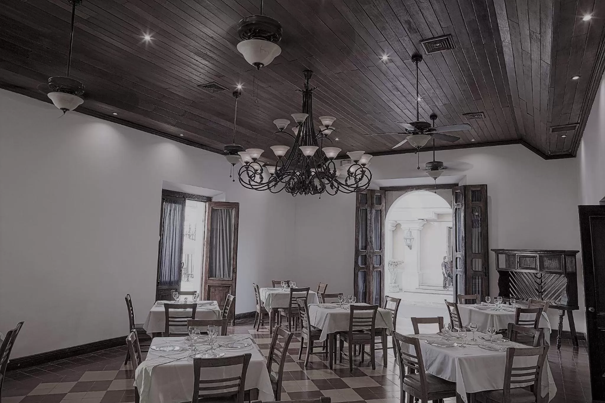 Swimming pool in Hotel la Perla Leon