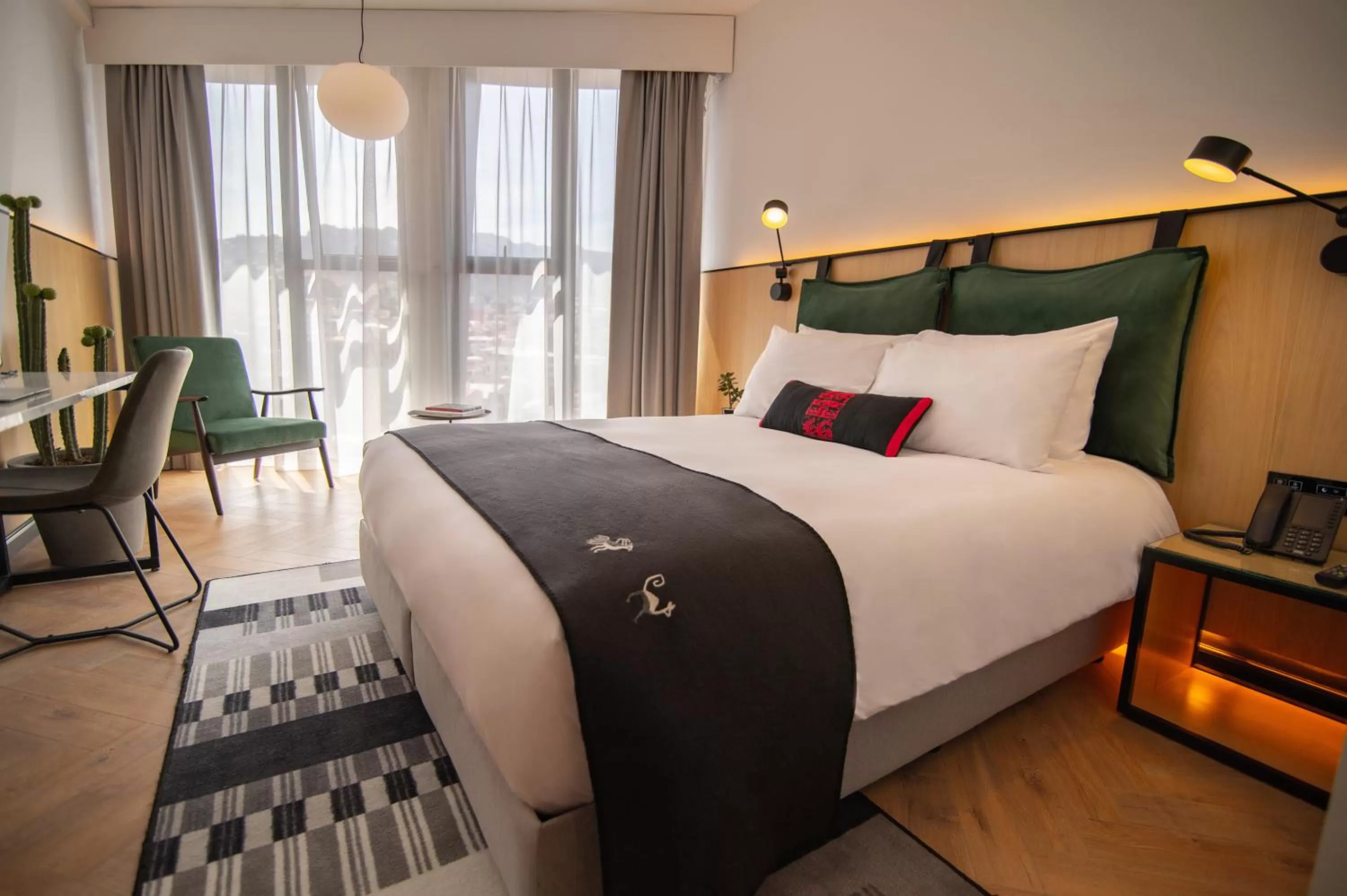 Bedroom, Bed in Met Hotel