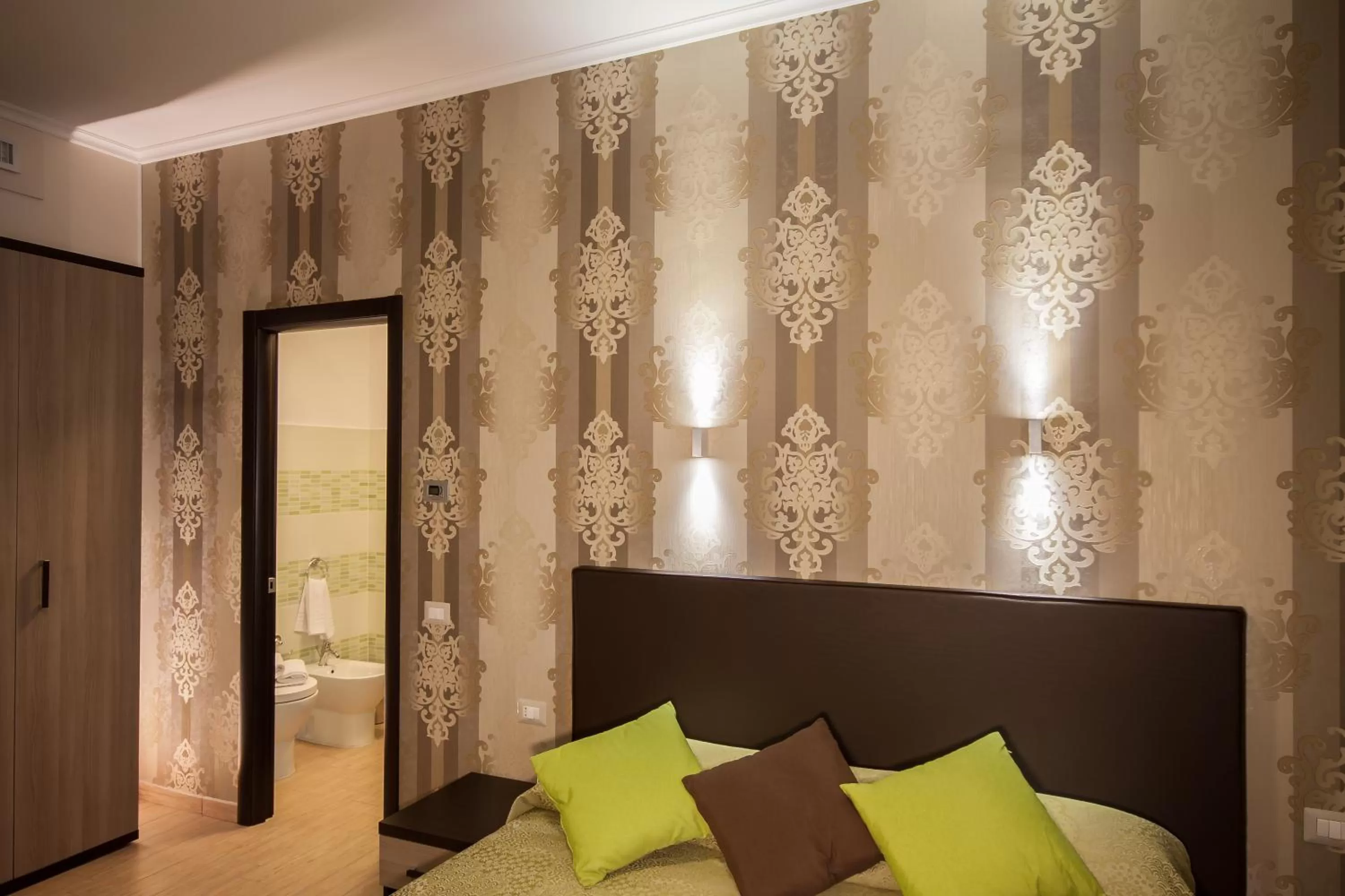 Decorative detail, Bed in Rome Kings Suite