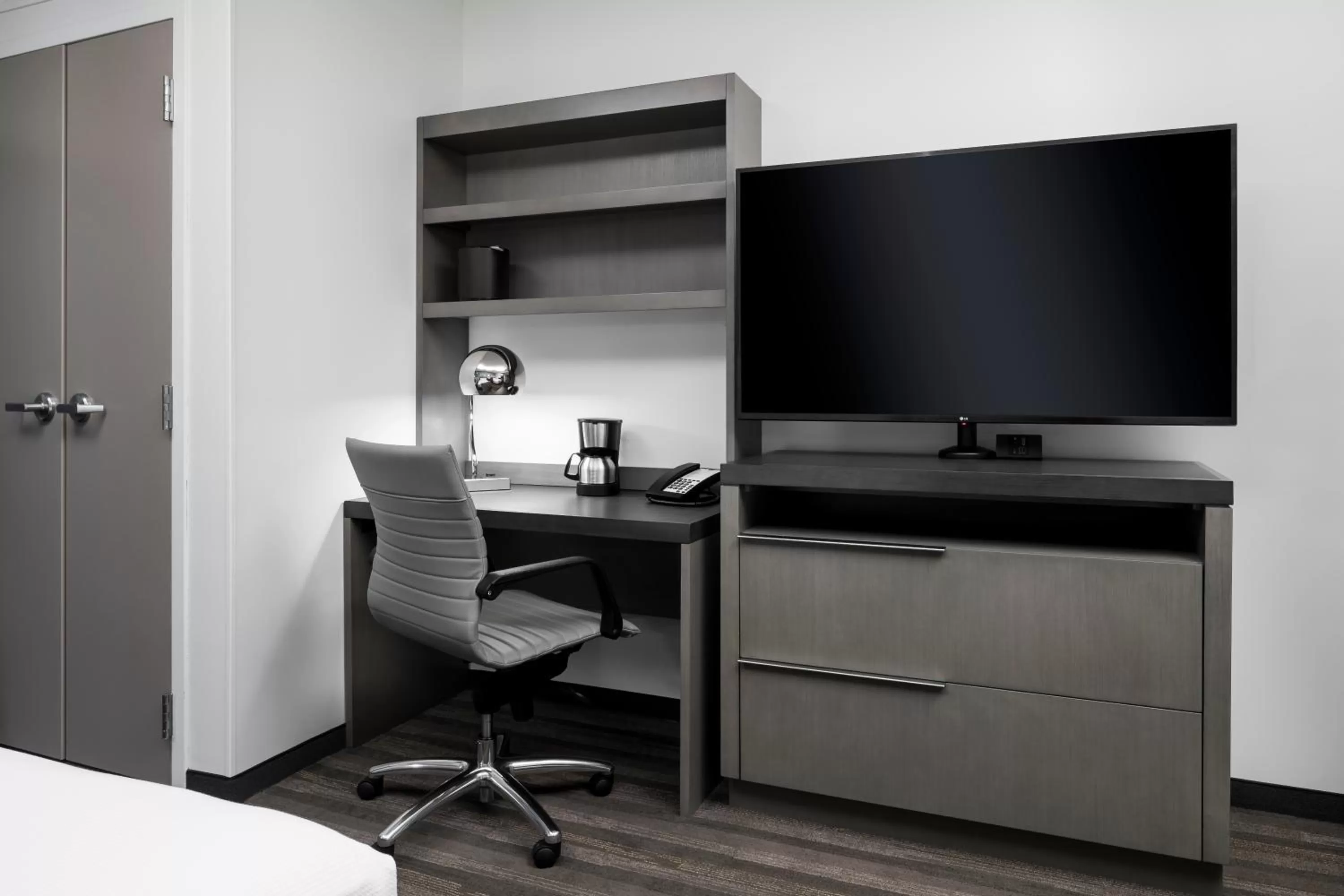 TV and multimedia in Hyatt House Tempe Phoenix University