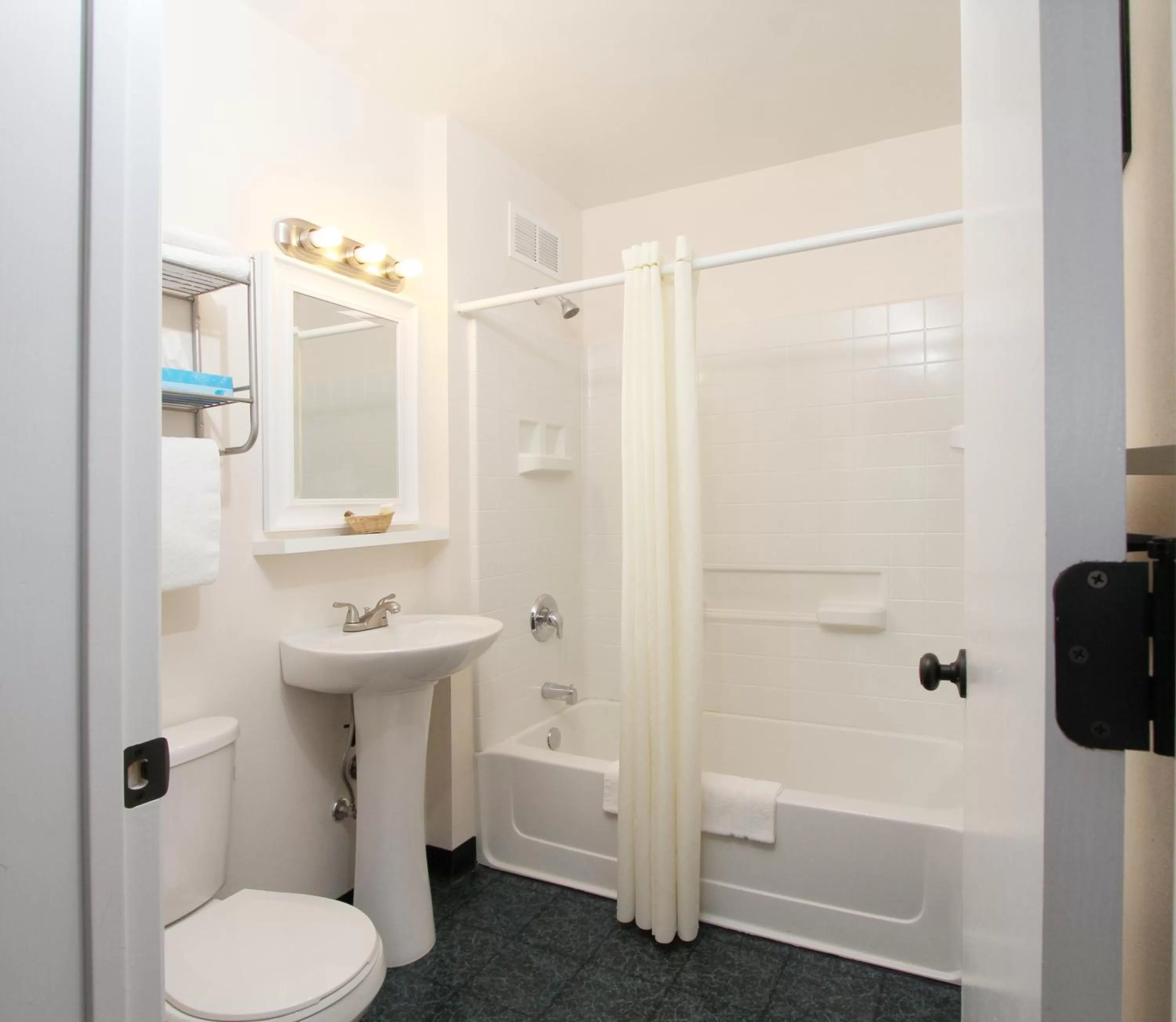 Shower in Winners Inn Casino