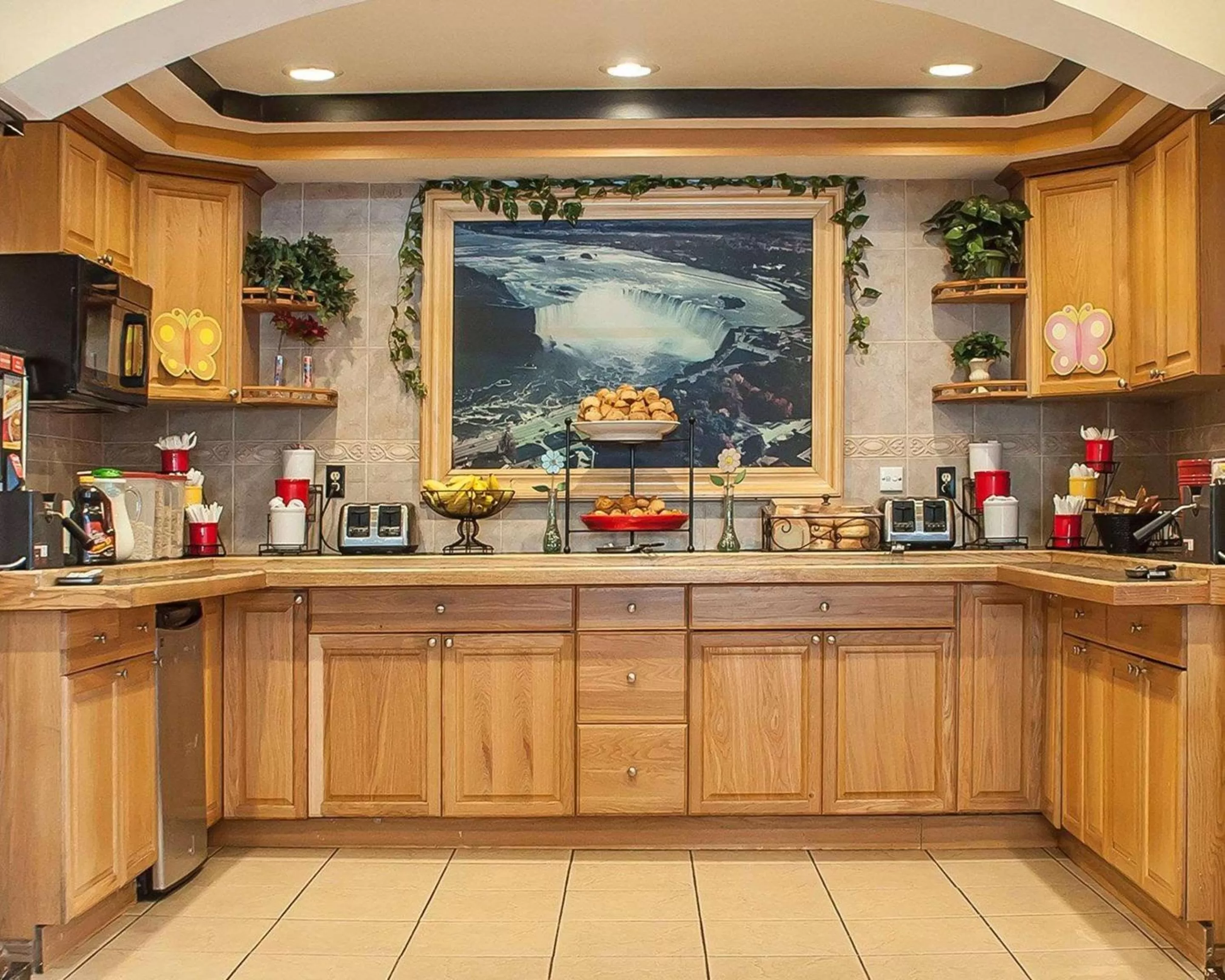 Restaurant/places to eat in Econo Lodge at the Falls North