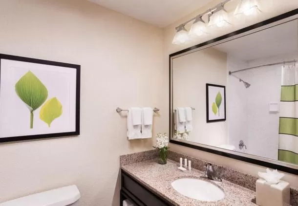 Bathroom in The Querque Hotel