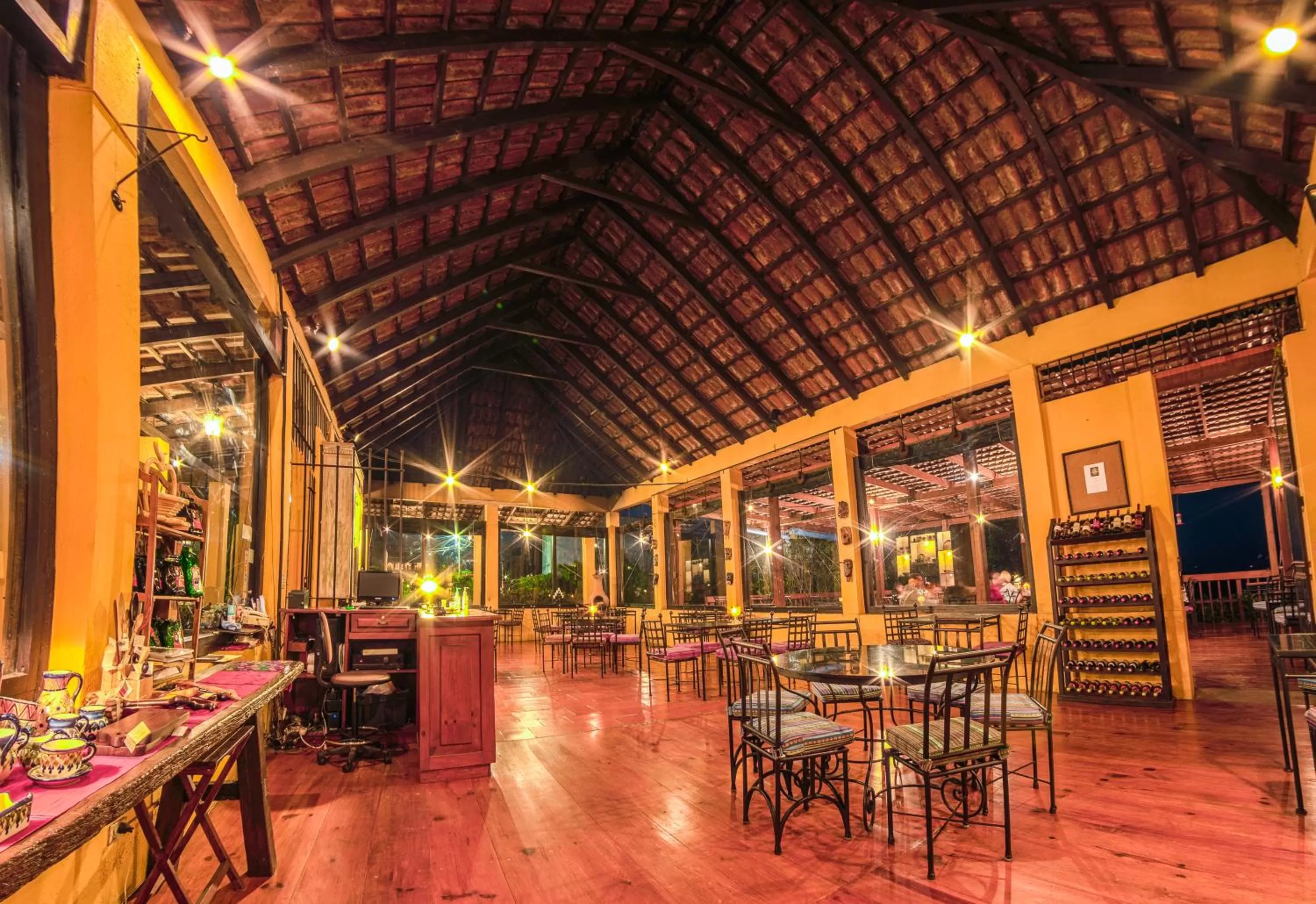 Restaurant/places to eat in Hotel Toliman