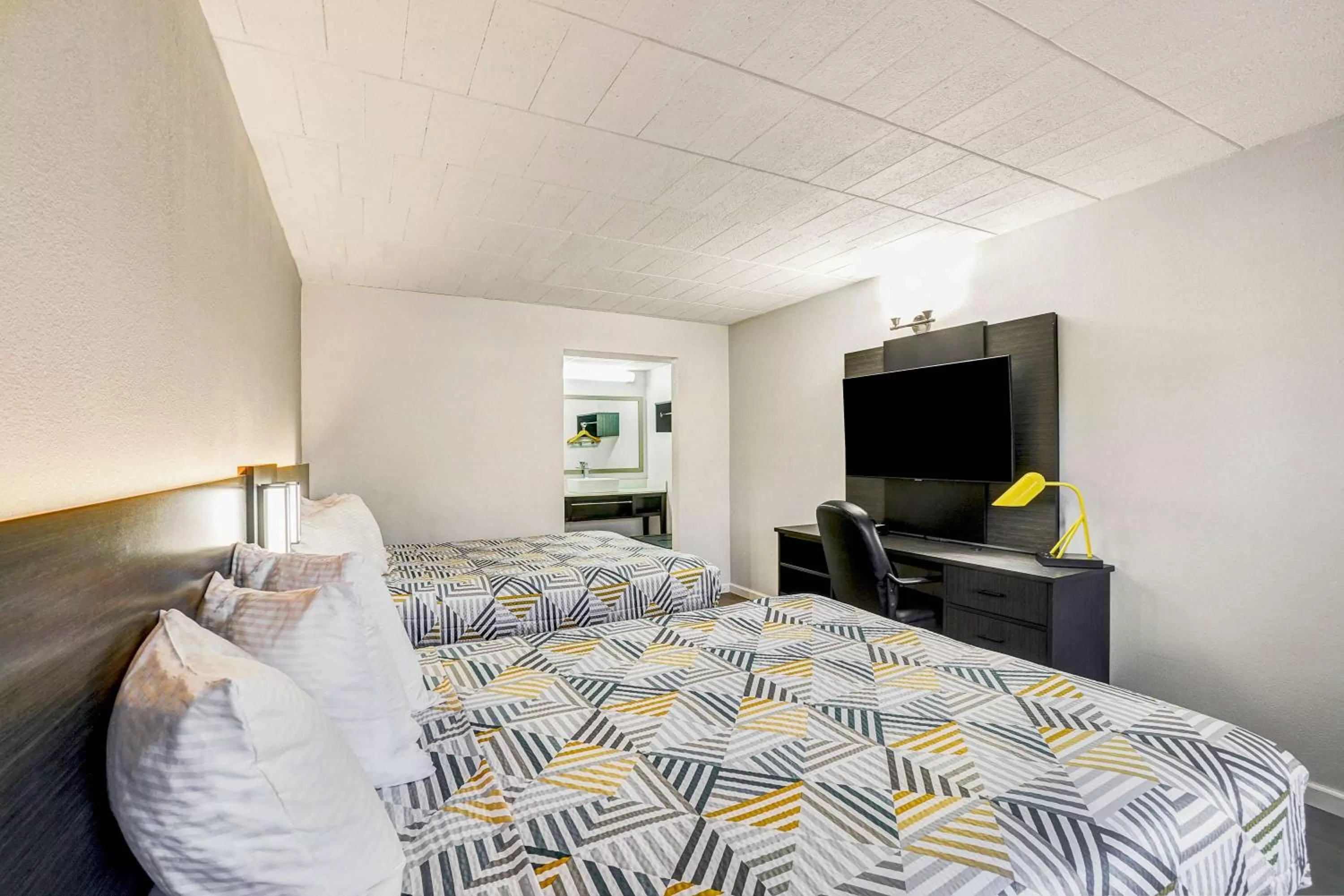 Photo of the whole room, Bed in Motel 6 Carlisle, PA - Cumberland Valley