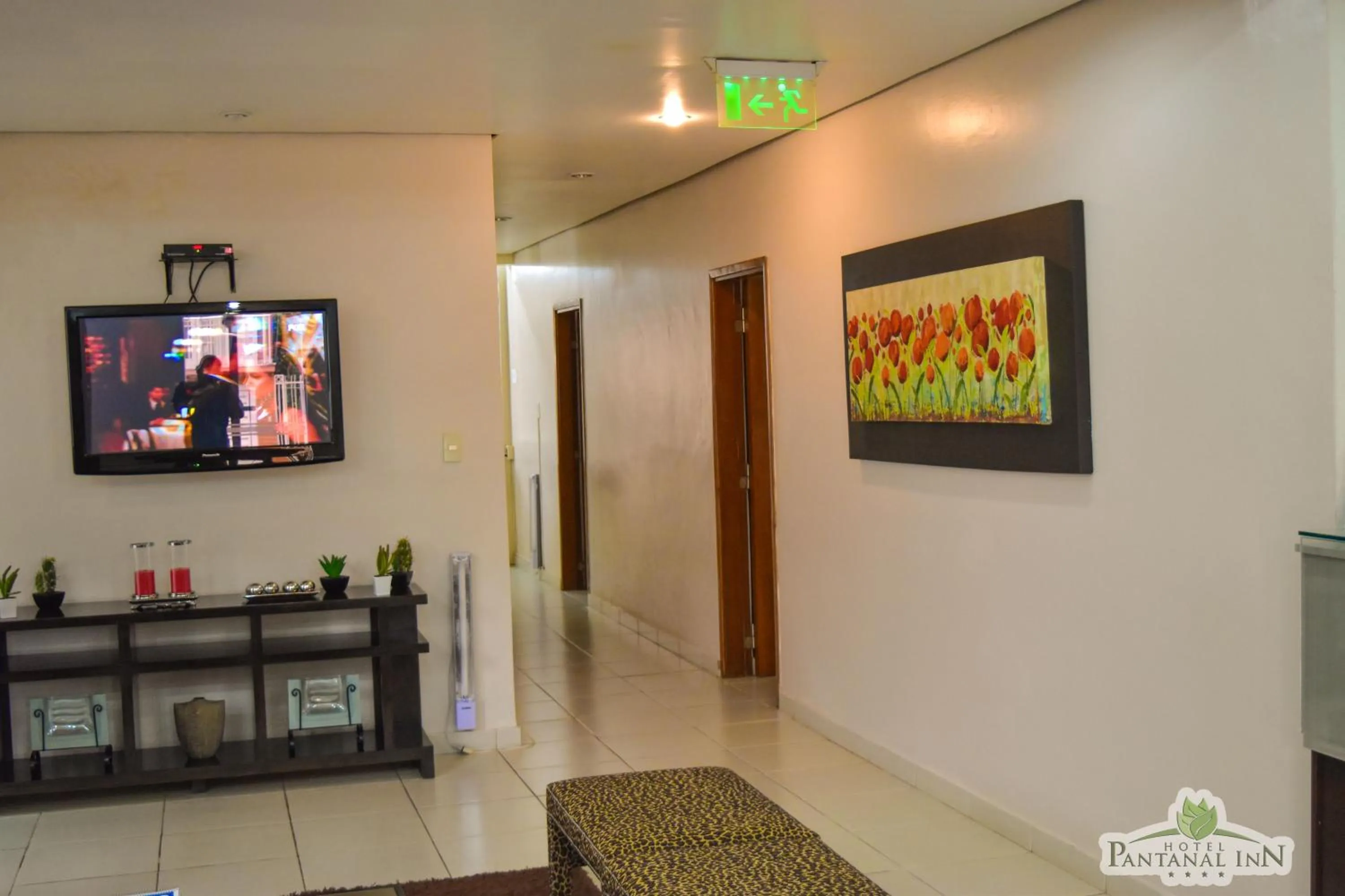 Communal lounge/ TV room, TV/Entertainment Center in Hotel Pantanal Inn