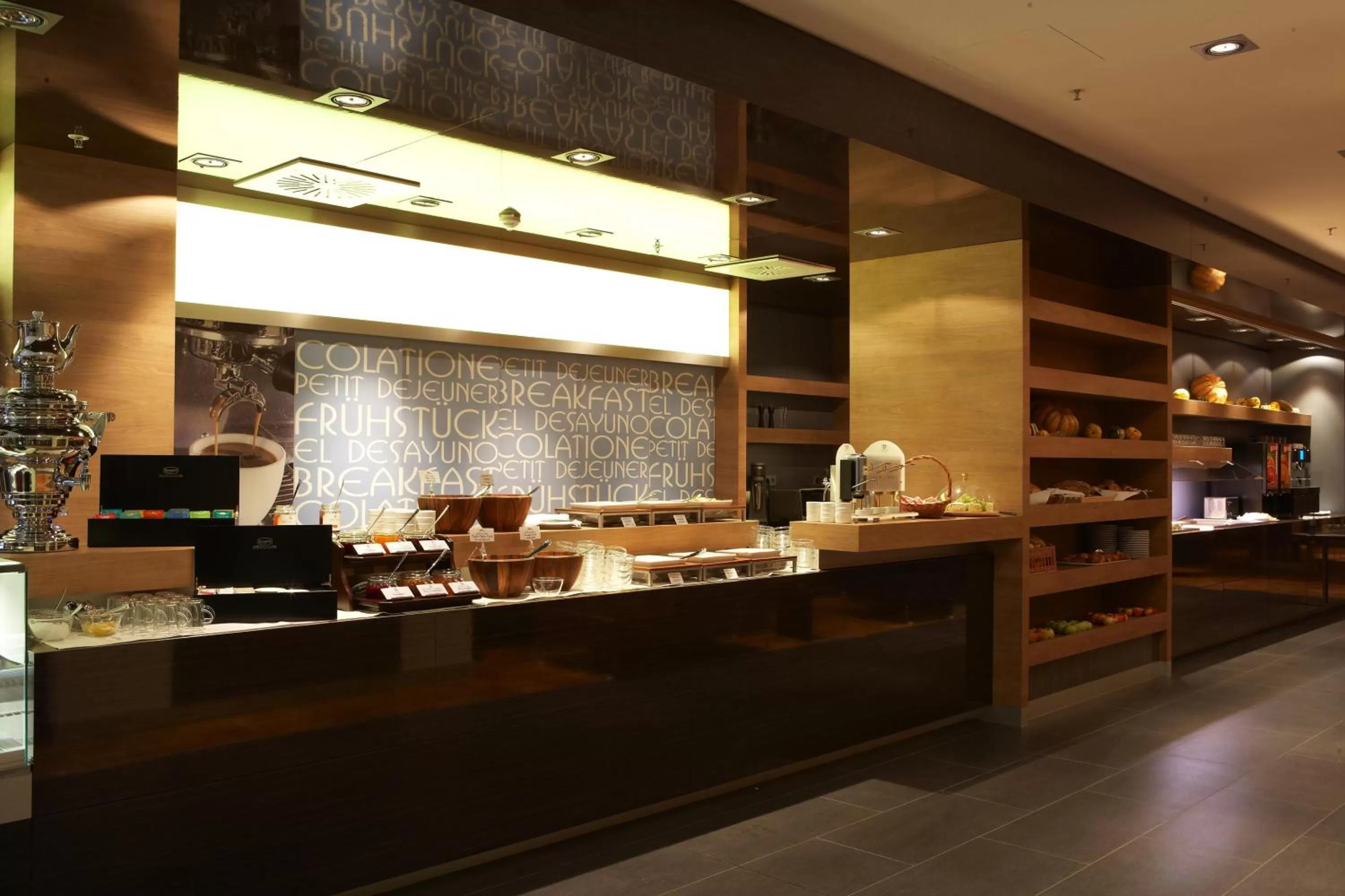 Restaurant/places to eat in IntercityHotel Mannheim