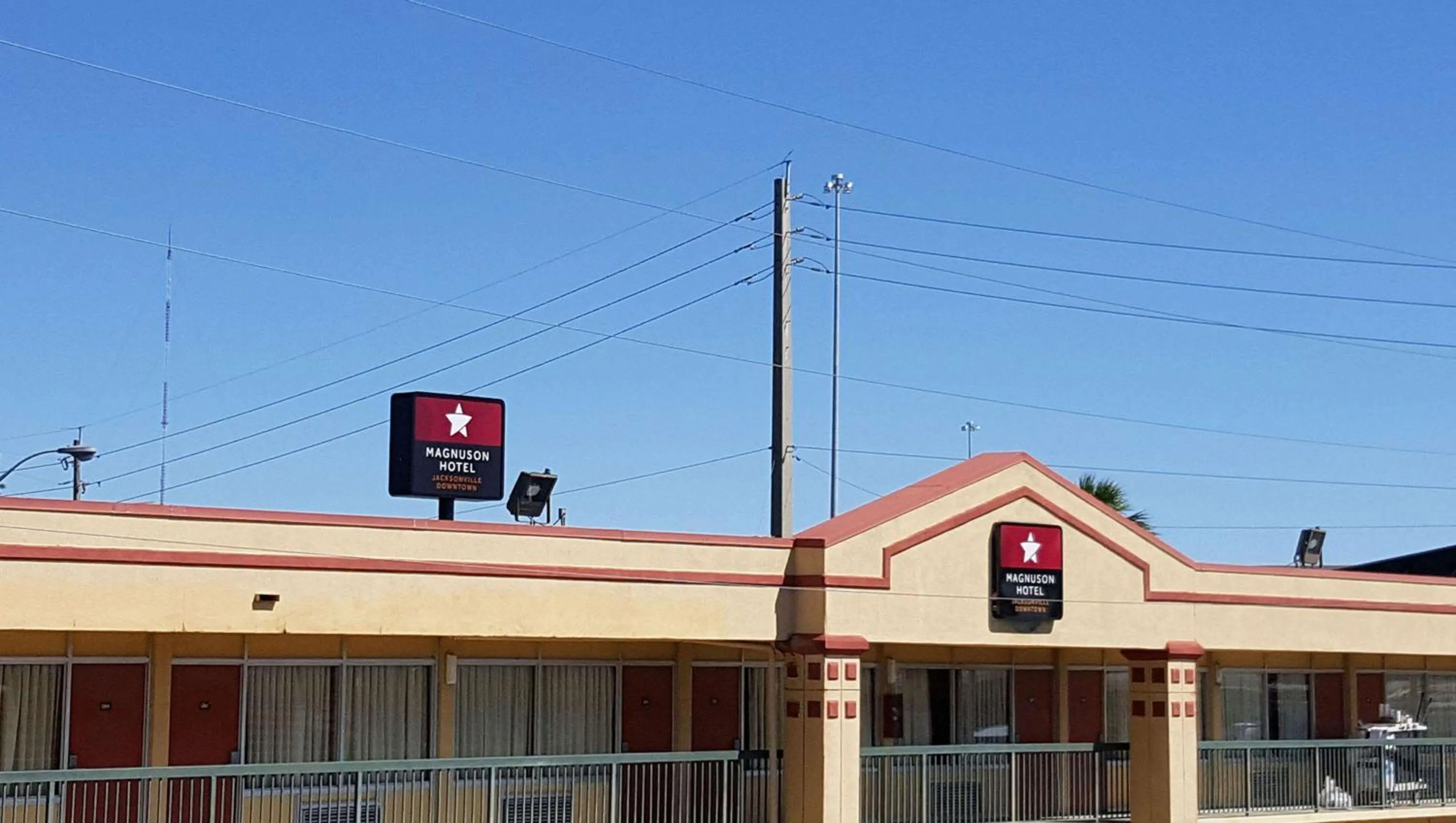 Property building in Magnuson Hotel Jacksonville Downtown