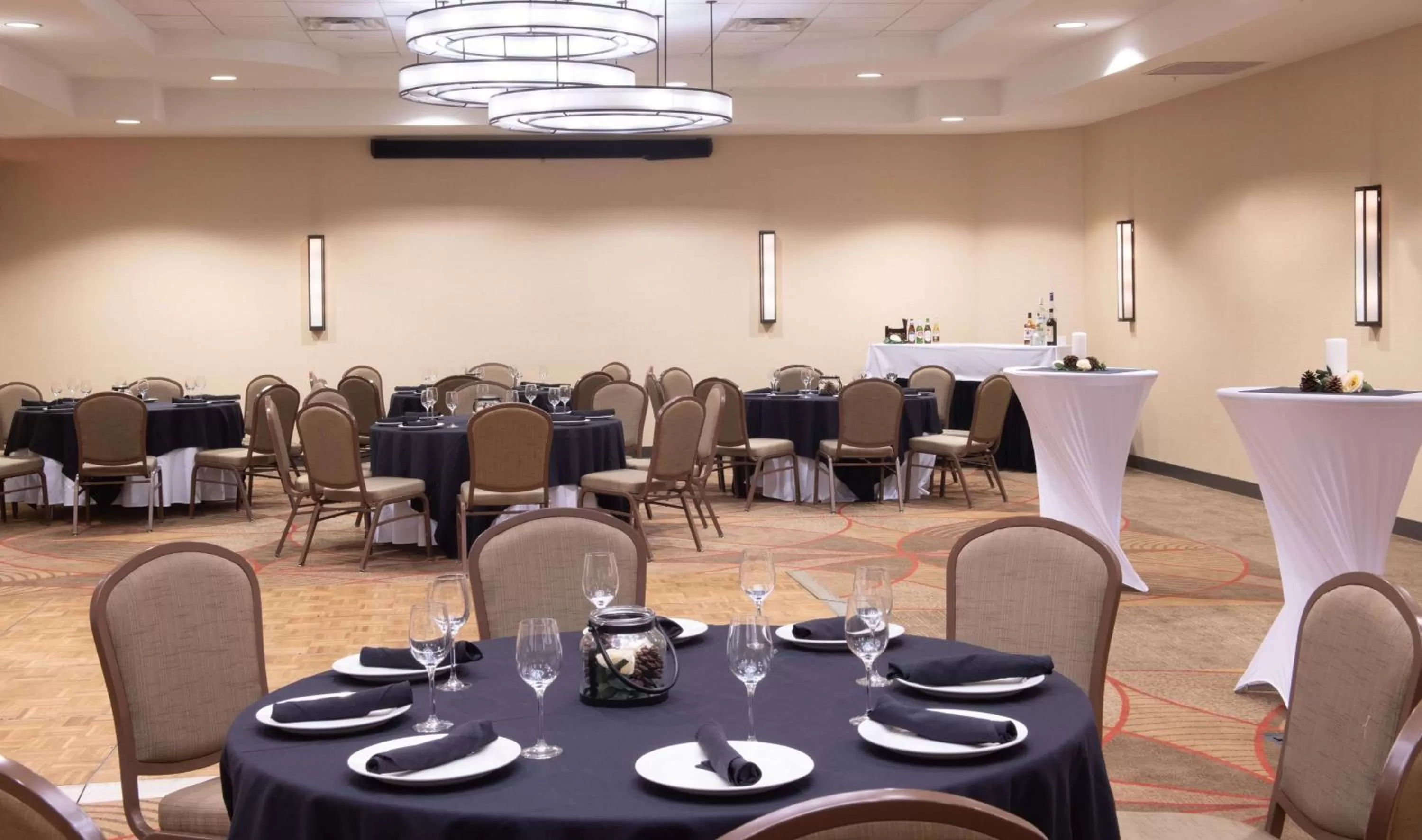 Meeting/conference room in DoubleTree Hotel & Suites Charleston Airport