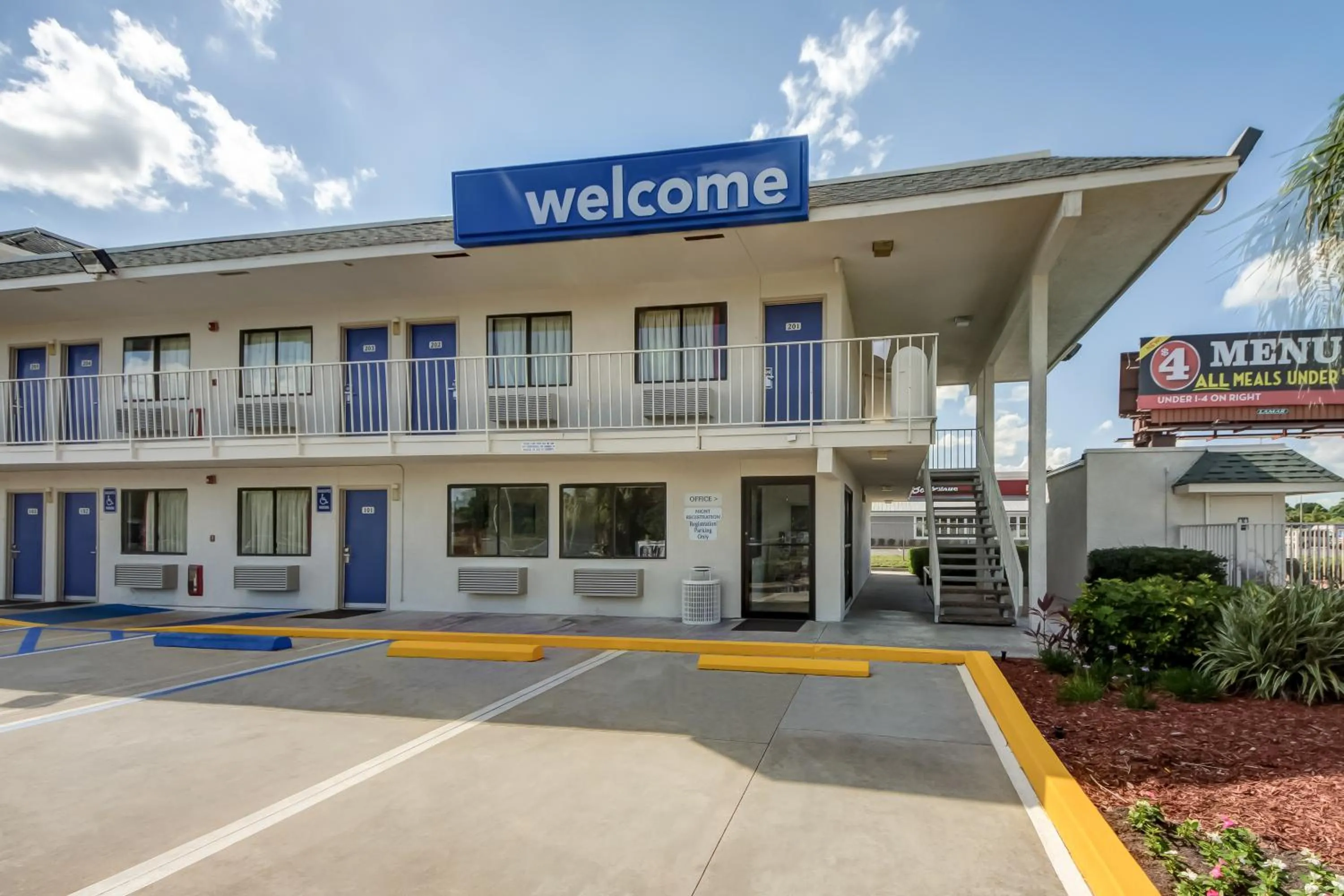 Property building in Motel 6-Lakeland, FL