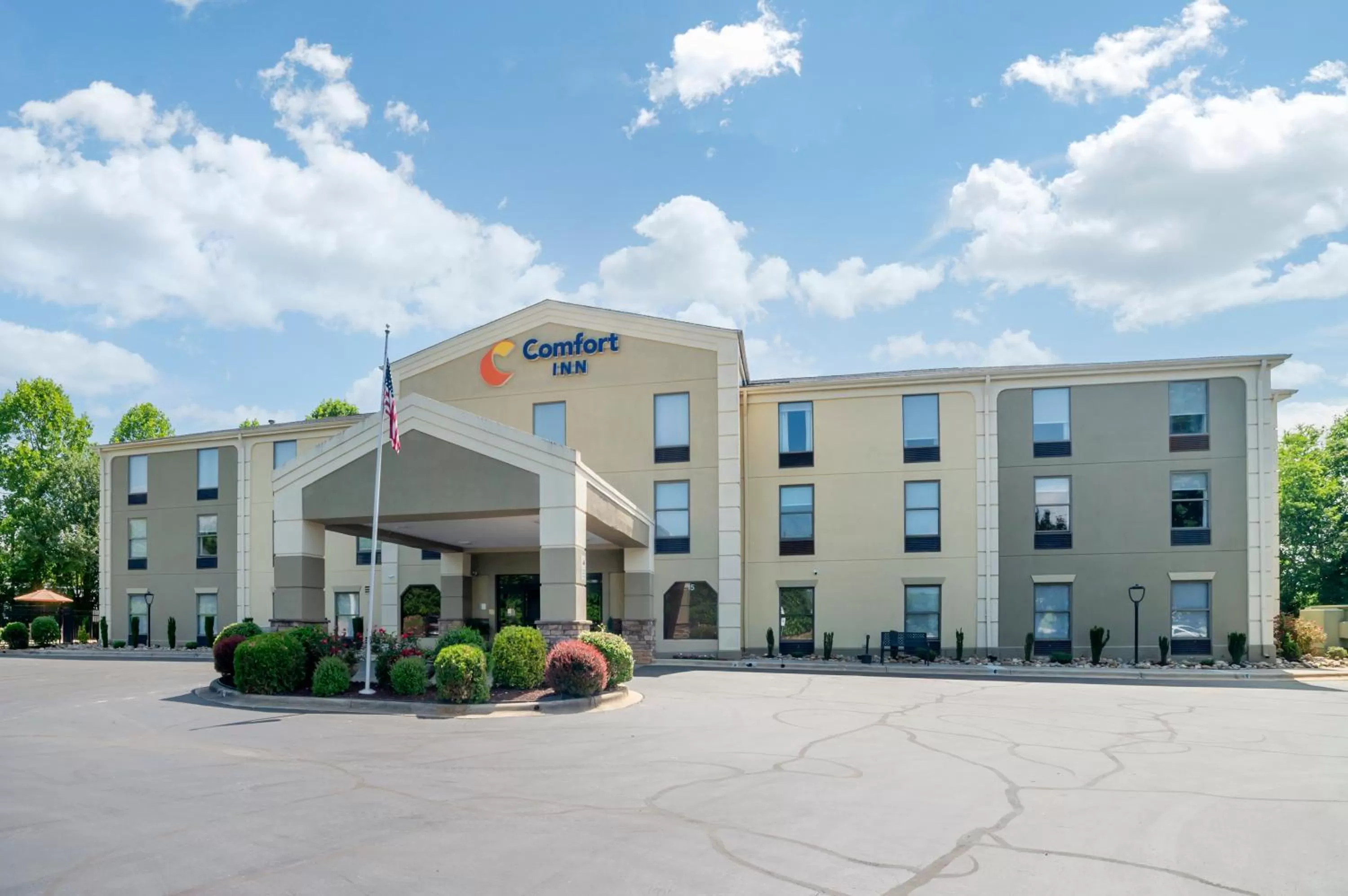 Property building in Comfort Inn Asheville Airport