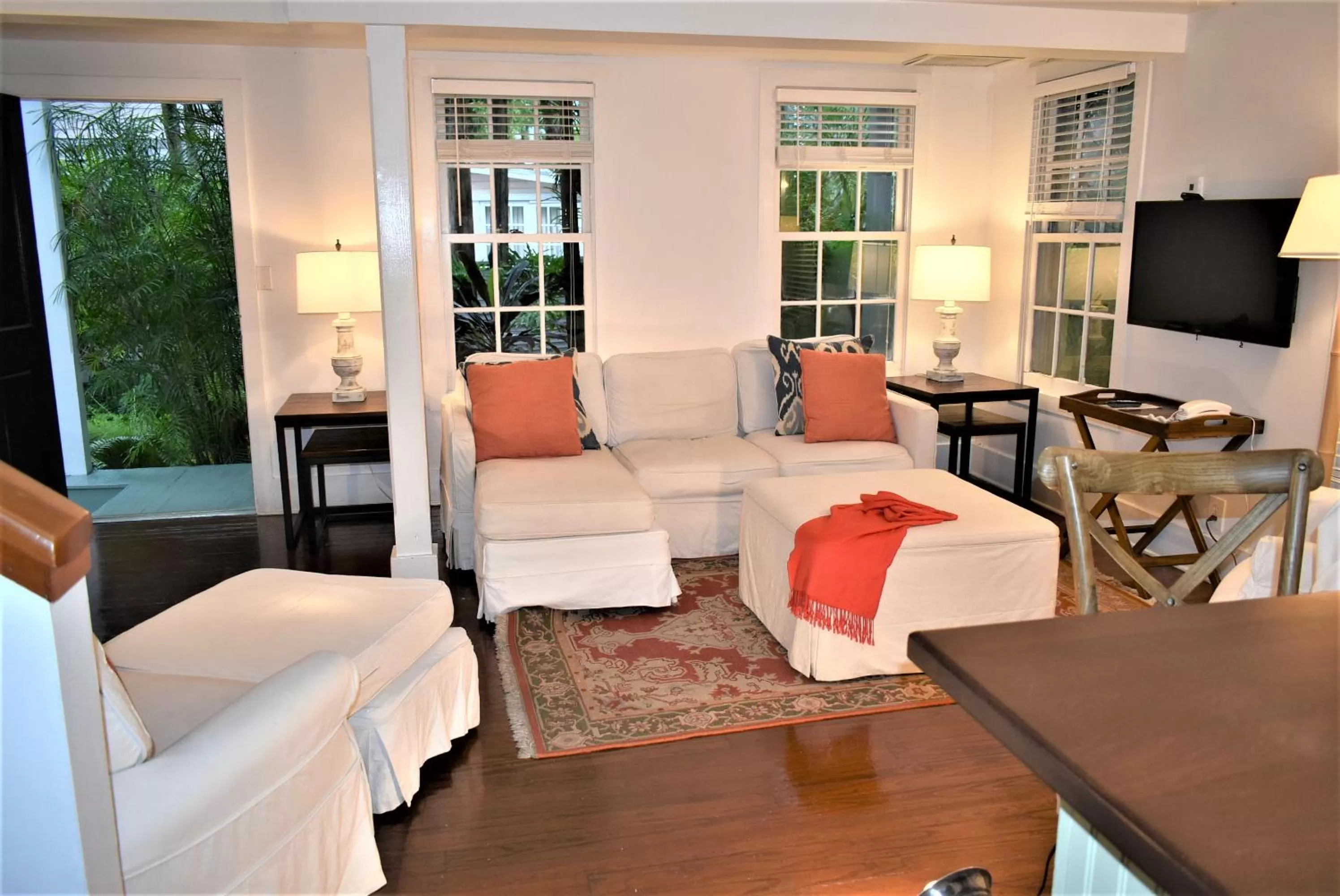 Living room in Simonton Court Historic Inn & Cottages