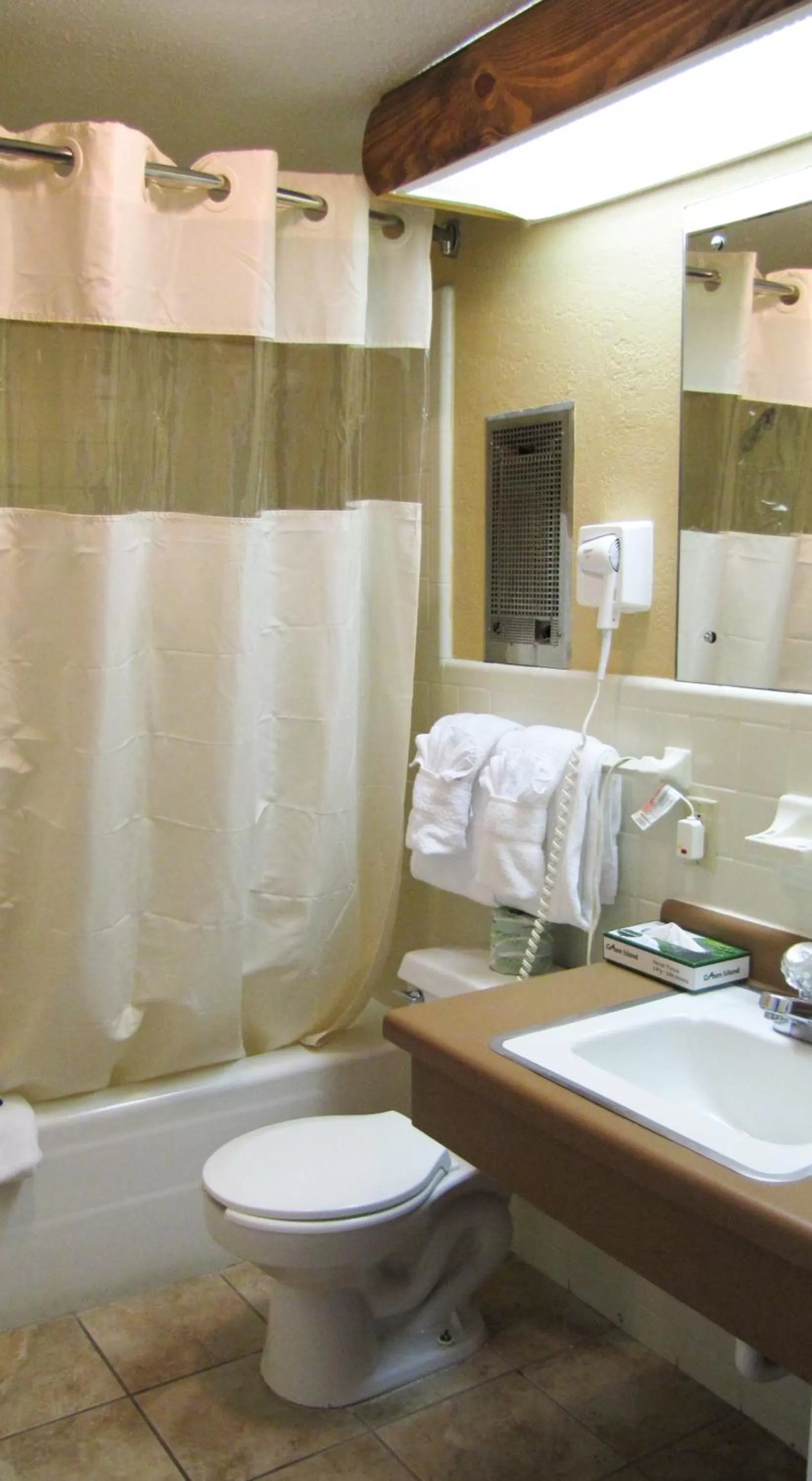 Bathroom in River Terrace Resort & Convention Center