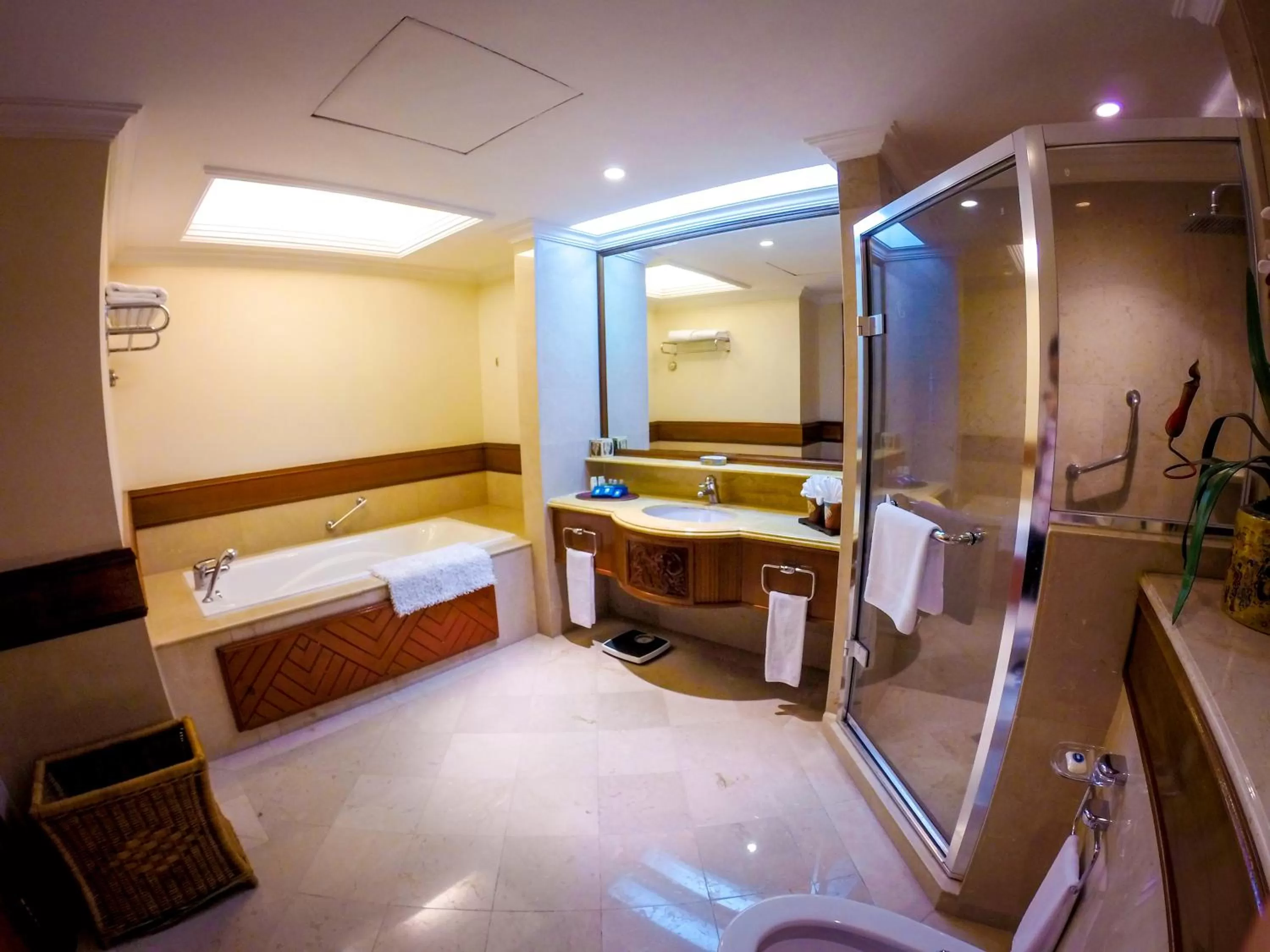 Shower, Bed in Nexus Resort & Spa Karambunai