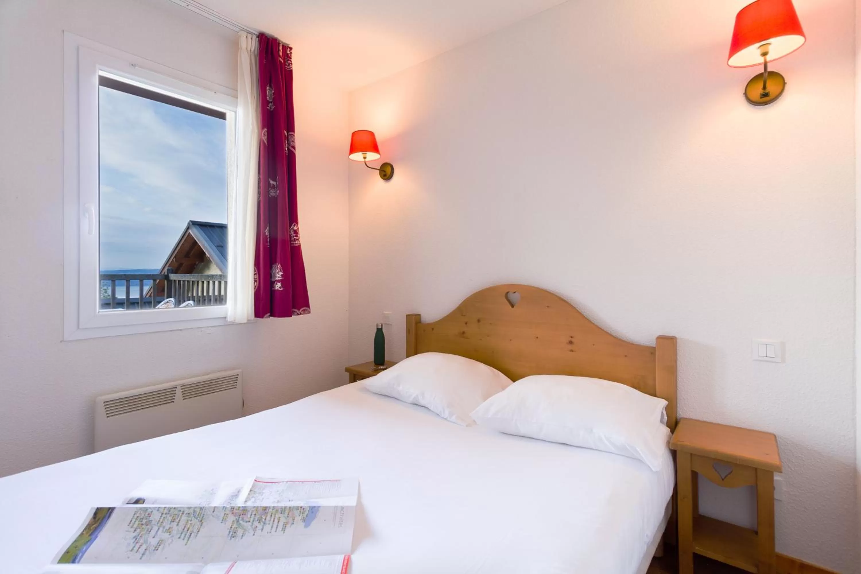 Bedroom, Bed in Garden & City Evian - Lugrin