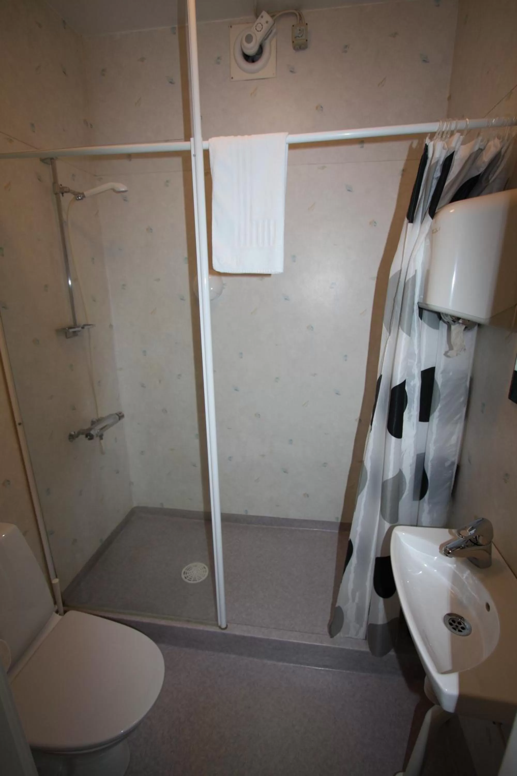 Bathroom in Hotell Linnéa