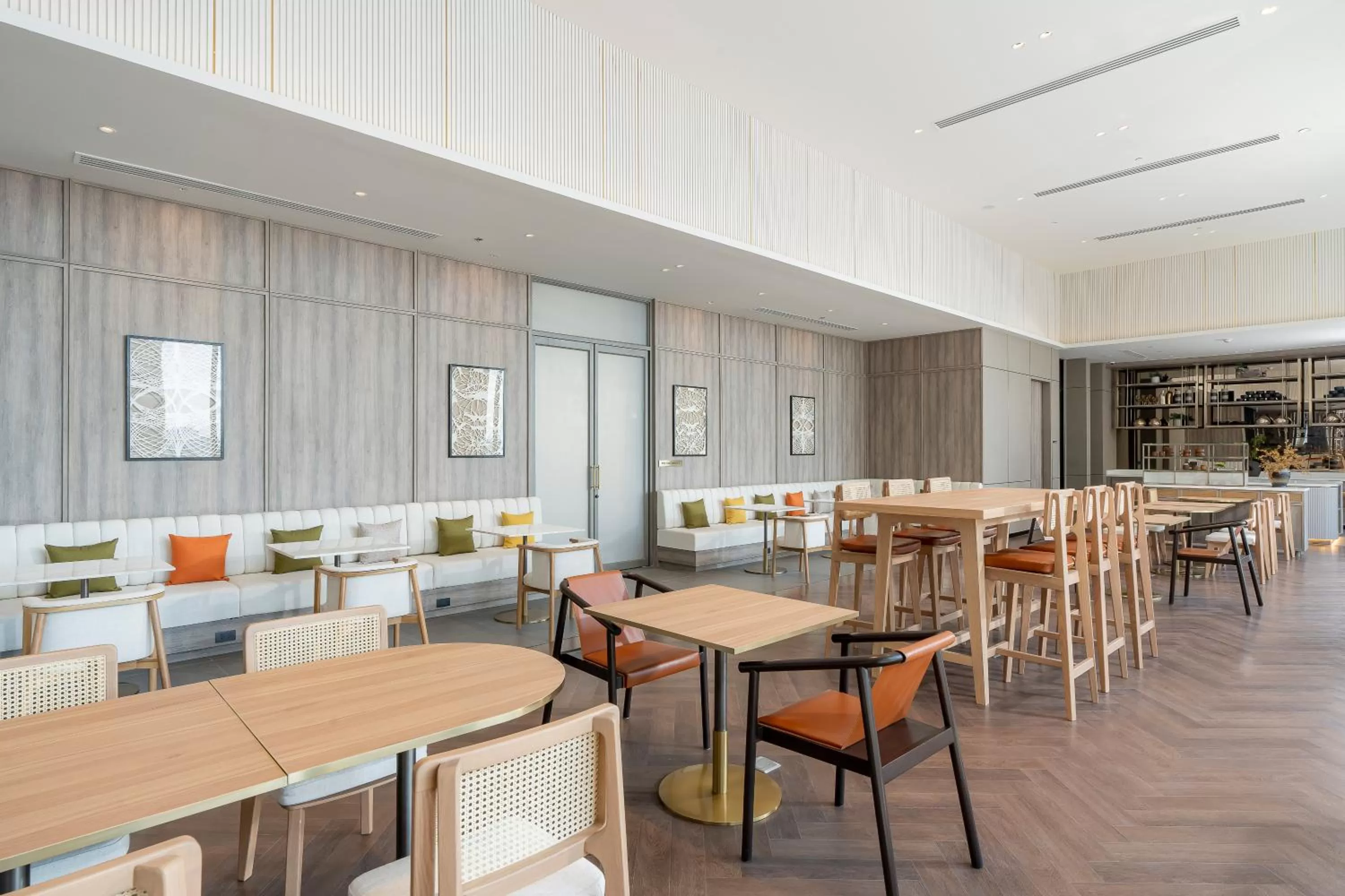 Seating area in Staybridge Suites Bangkok Sukhumvit by IHG