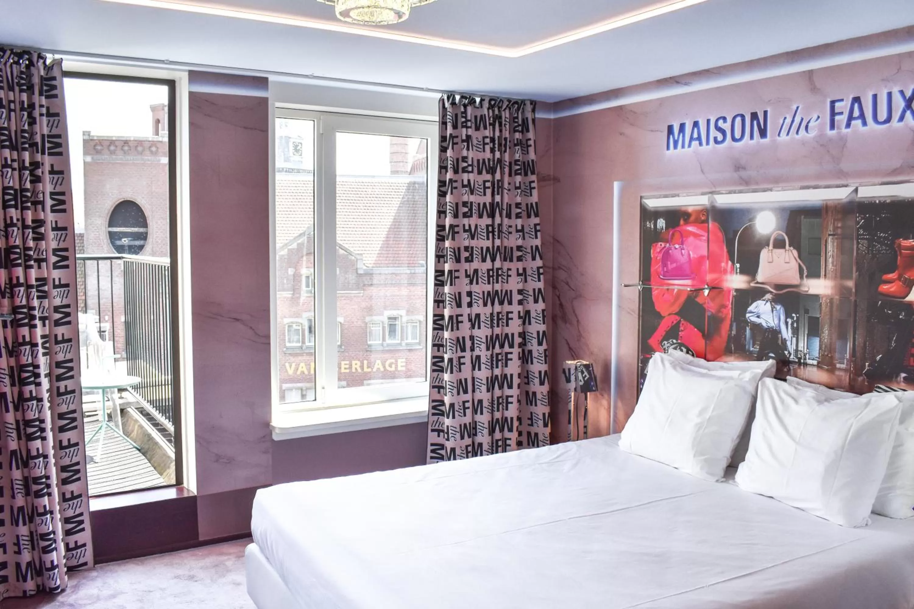 City view, Bed in Hotel The Exchange