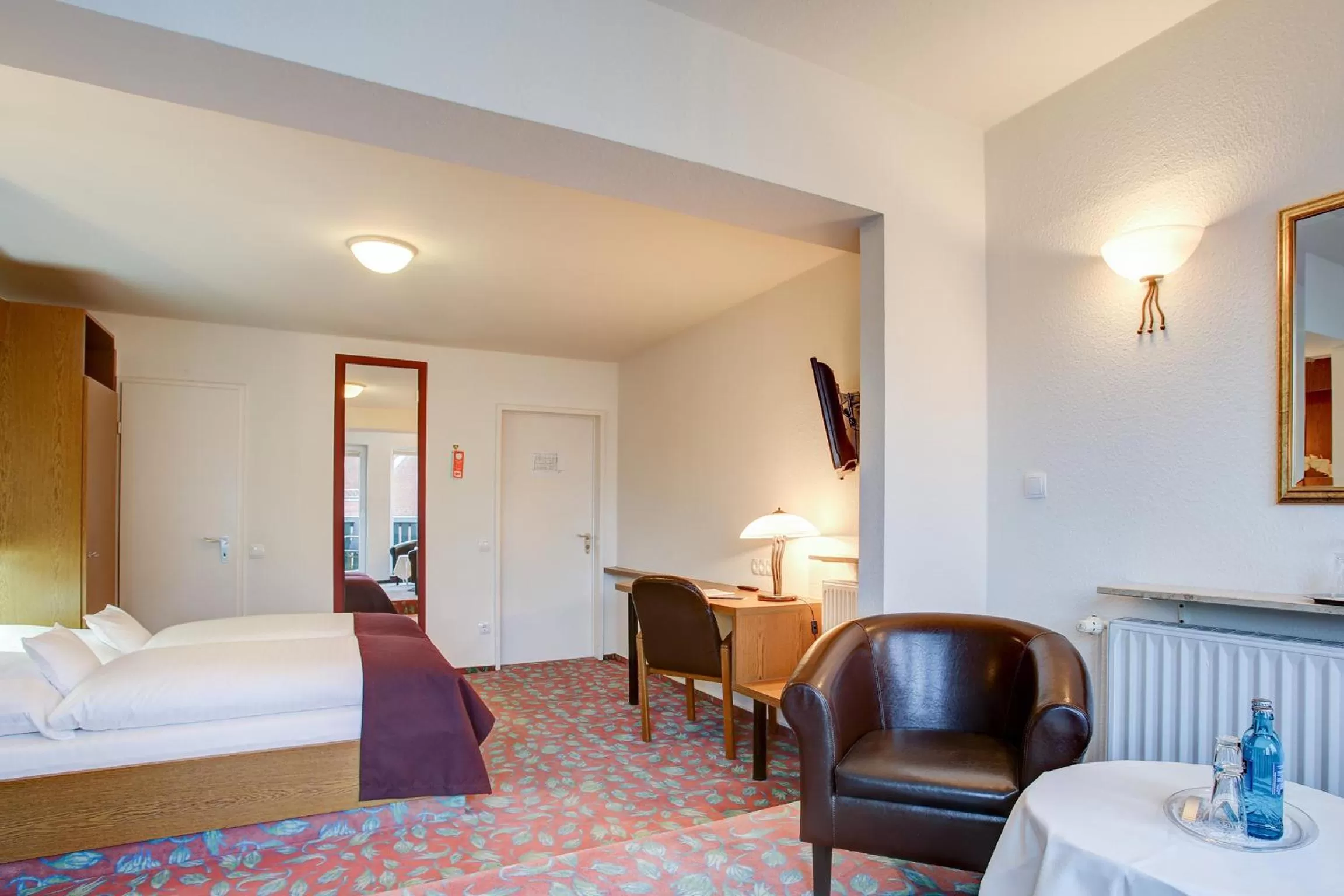 Photo of the whole room, Bed in Hotel Consul