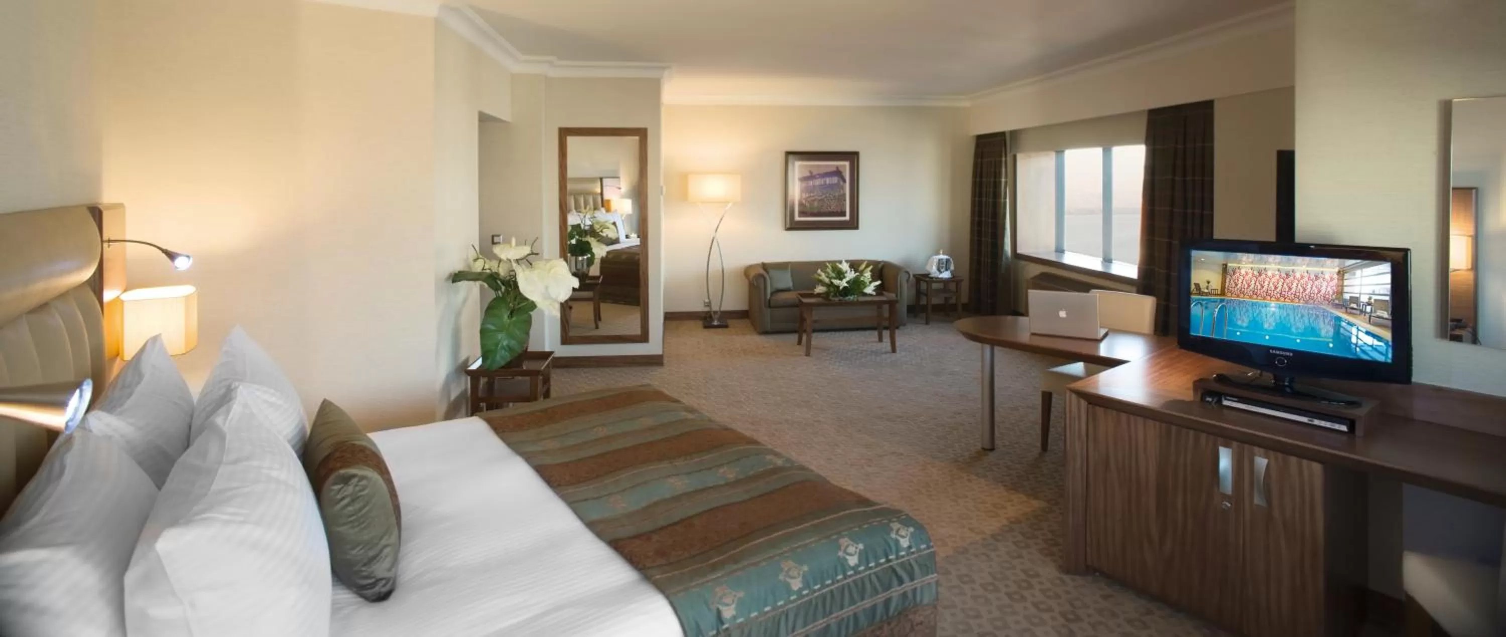 Photo of the whole room in Mövenpick Hotel Izmir