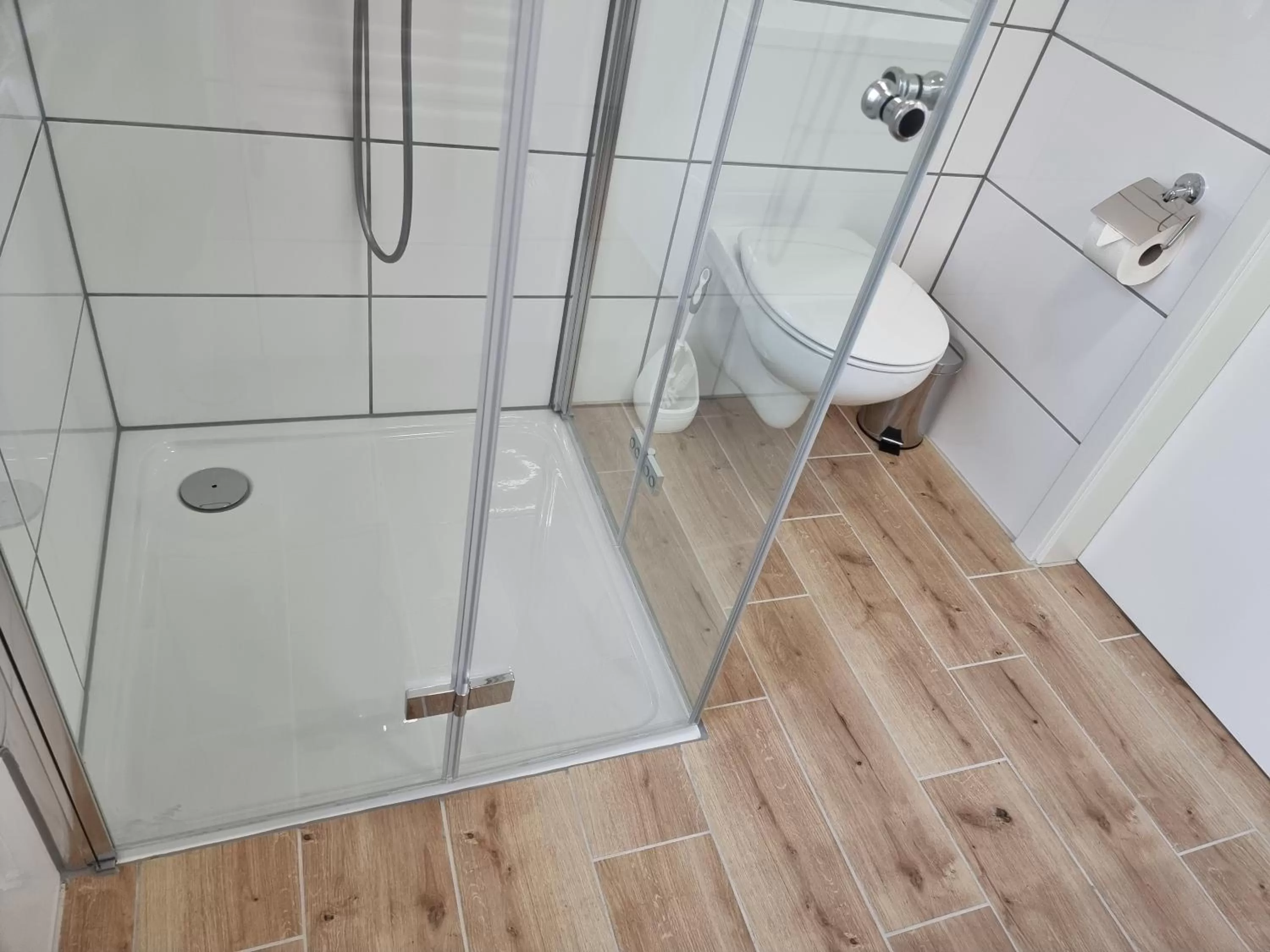 Shower in Gästehaus Grunewald Bed & Breakfast