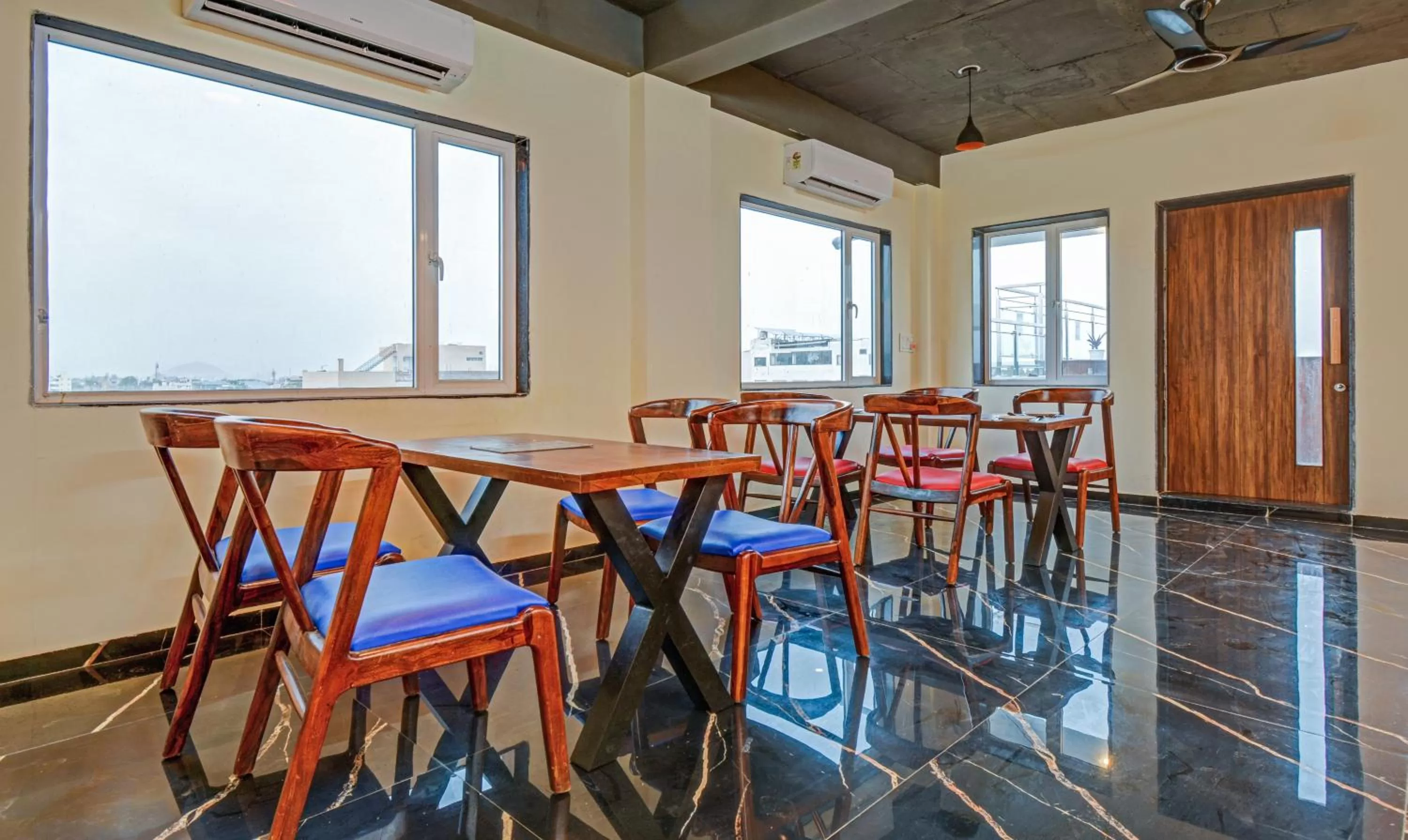 Breakfast in Tripli Hotels Le Shelton