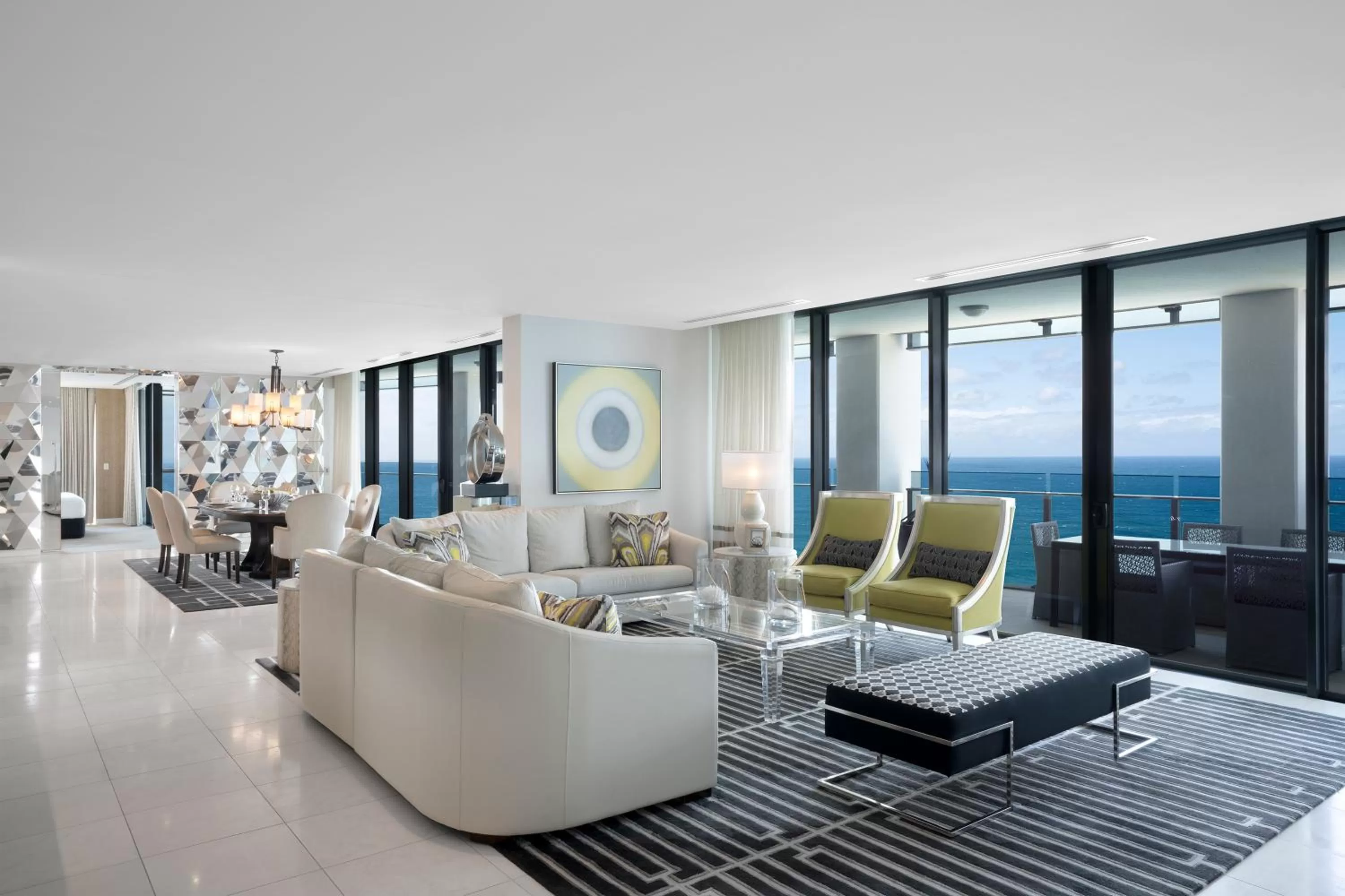 Living room in Peppers Soul Surfers Paradise