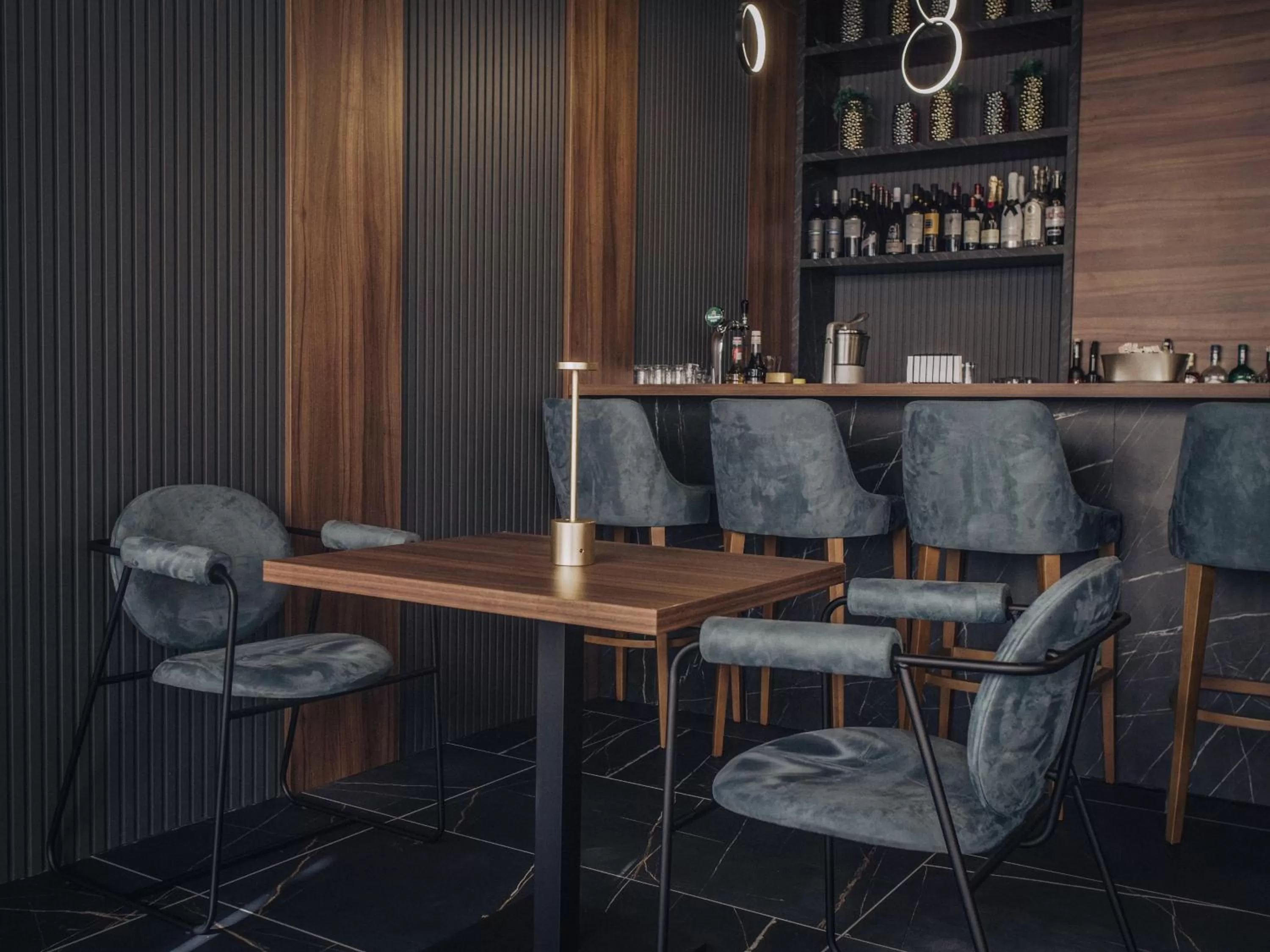 Restaurant/places to eat in Hotel NIKS