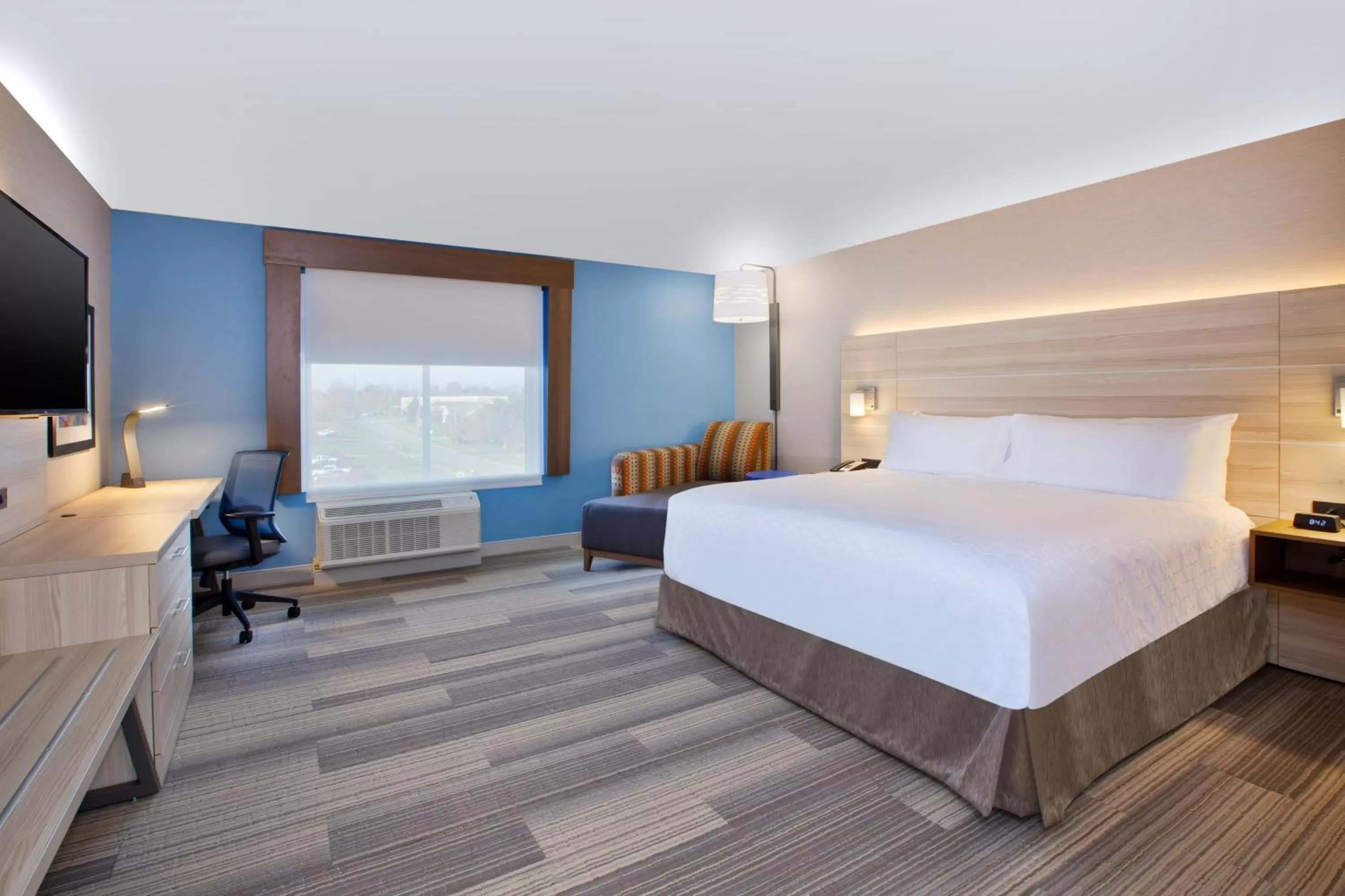 Photo of the whole room, Bed in Holiday Inn Express & Suites Wooster by IHG