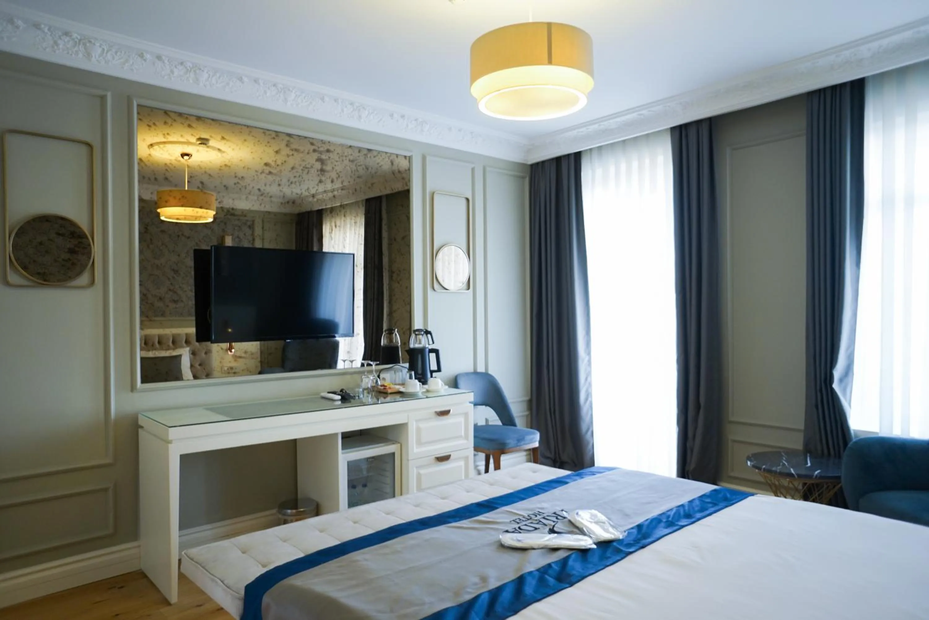 Communal lounge/ TV room, Bed in Triada Hotel Taksim - Special Category