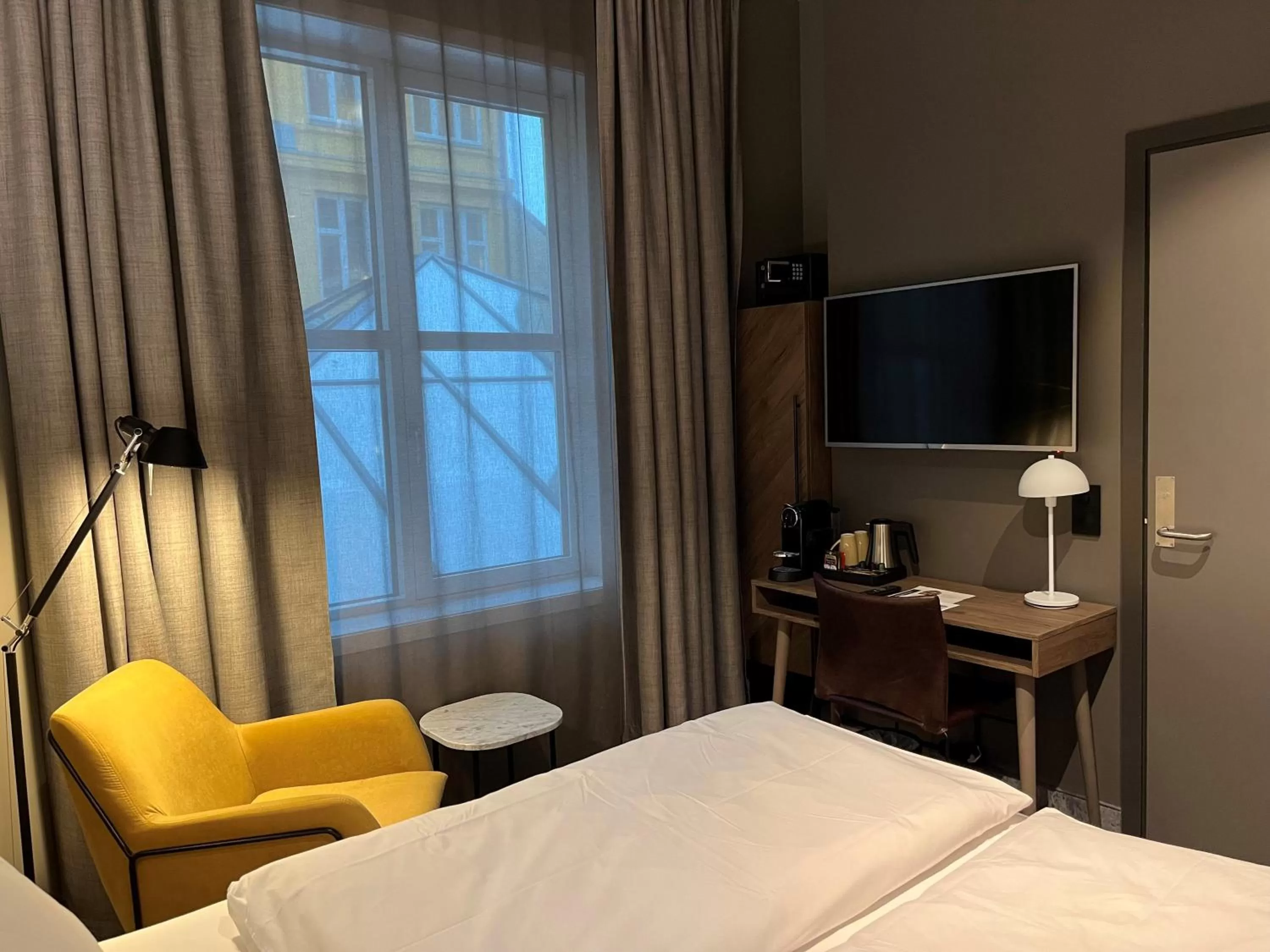 hair dresser, Bed in Karl Johan Hotel
