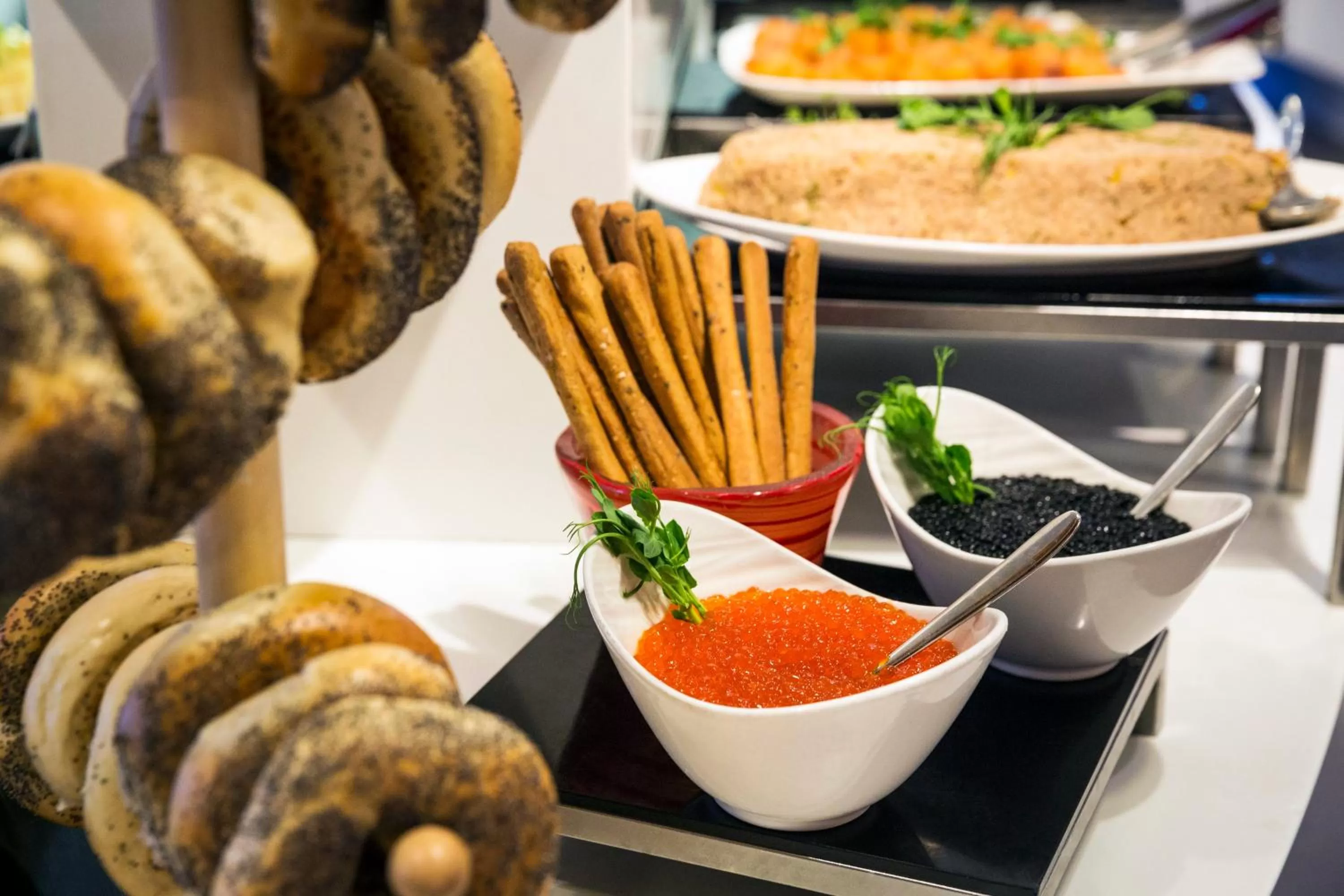 Restaurant/places to eat in Crowne Plaza Tel Aviv City Center by IHG