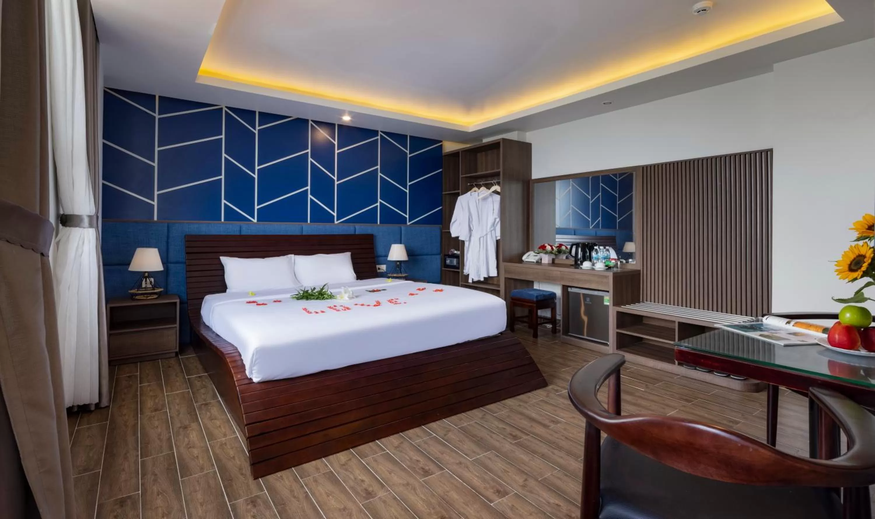 Bed in Azura Gold Hotel & Apartment