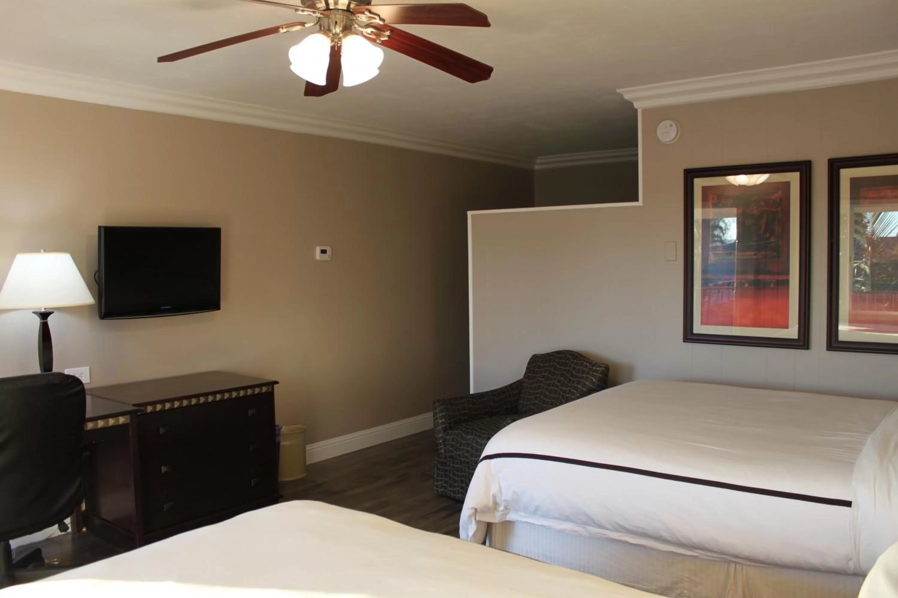 TV and multimedia, Bed in Travelodge by Wyndham Santa Maria