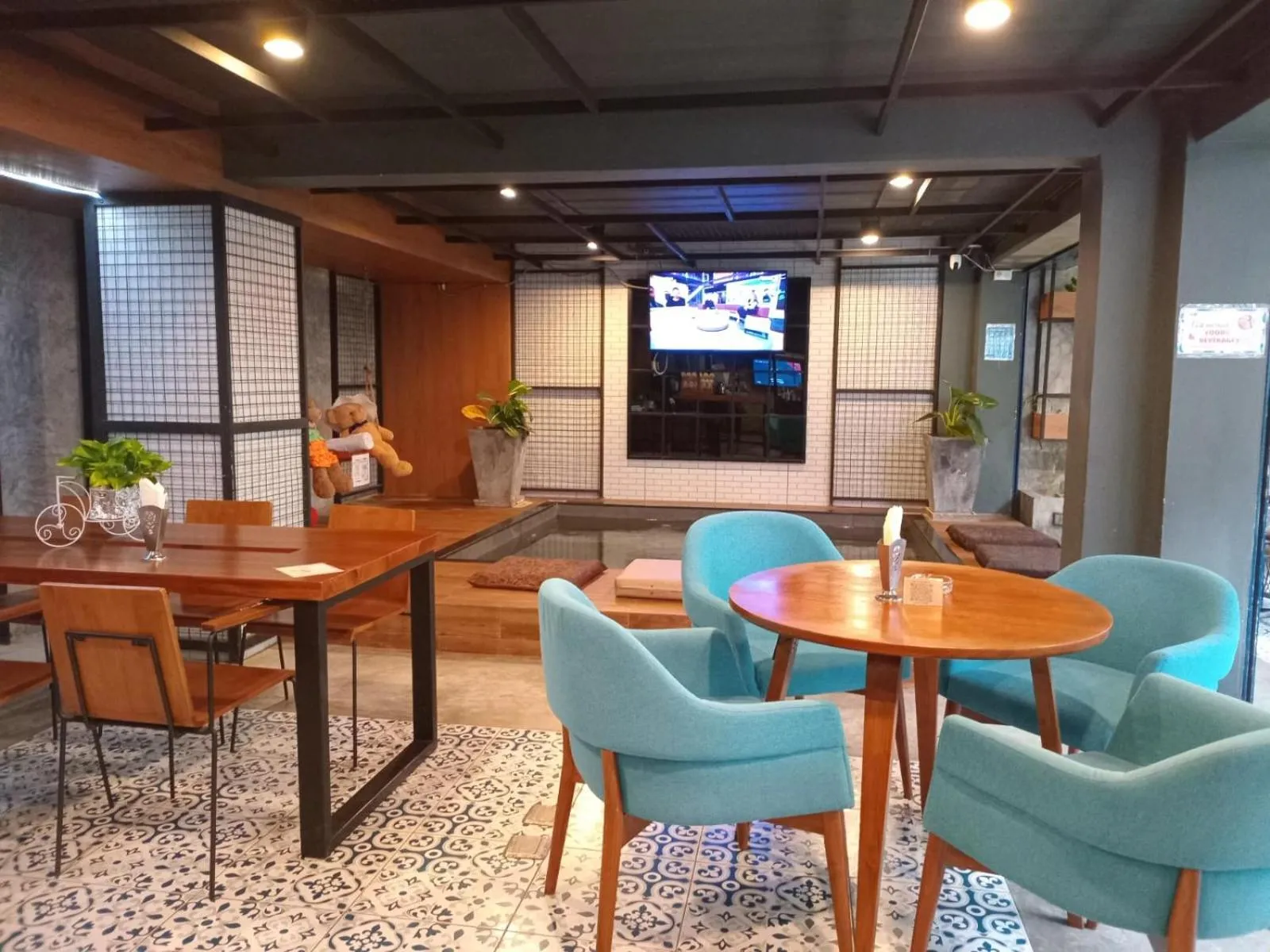 Restaurant/places to eat in BH Baan Paradise Hotel Patong