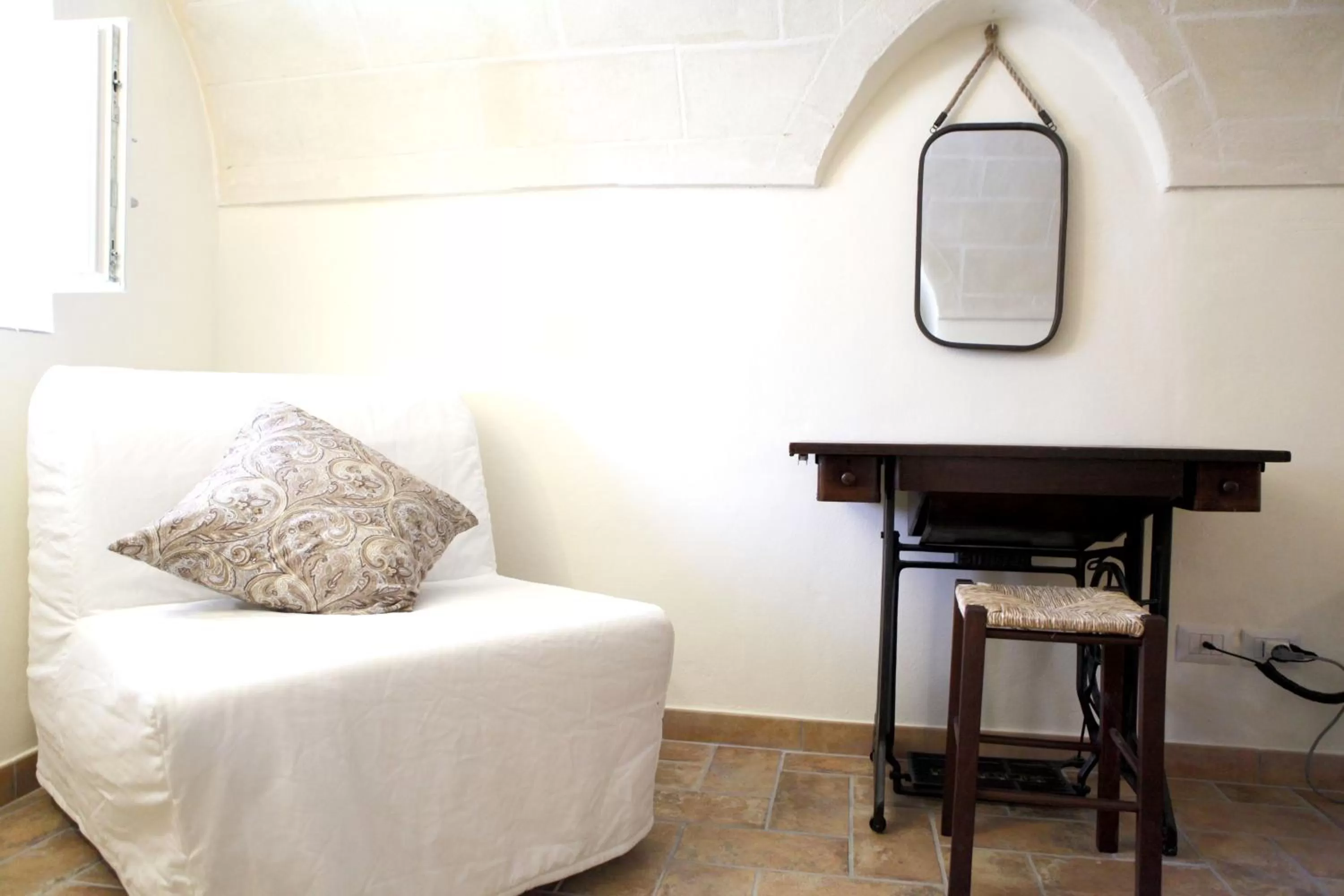 Decorative detail, Bed in La Pergola ai Sassi