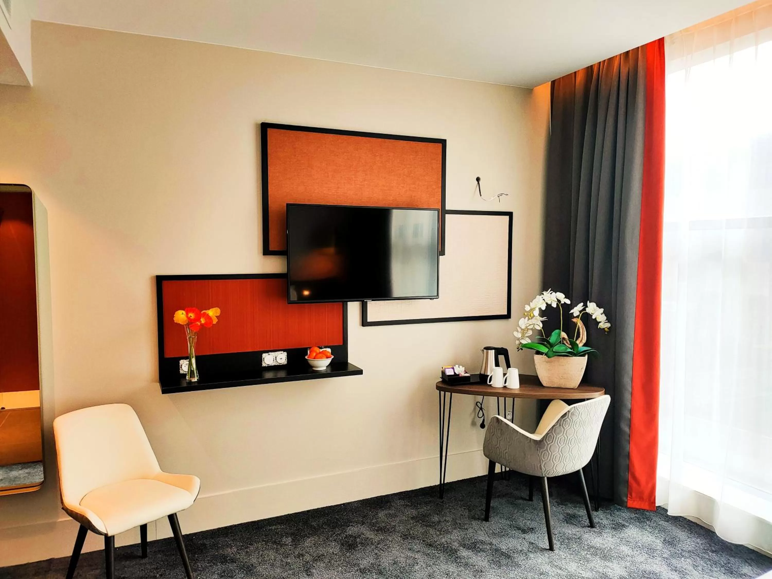 TV and multimedia in Abbaye des Capucins Spa & Resort