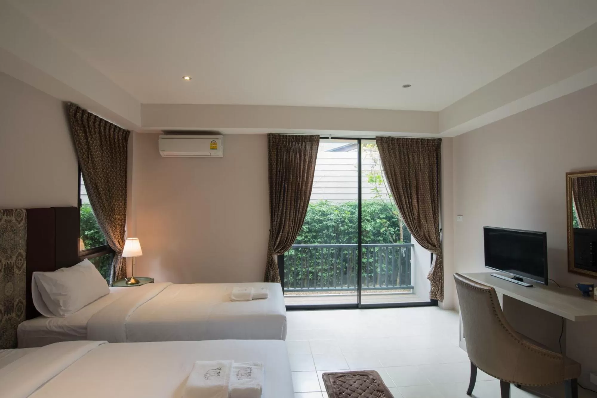 air conditioner, Bed in Sri Ngachang