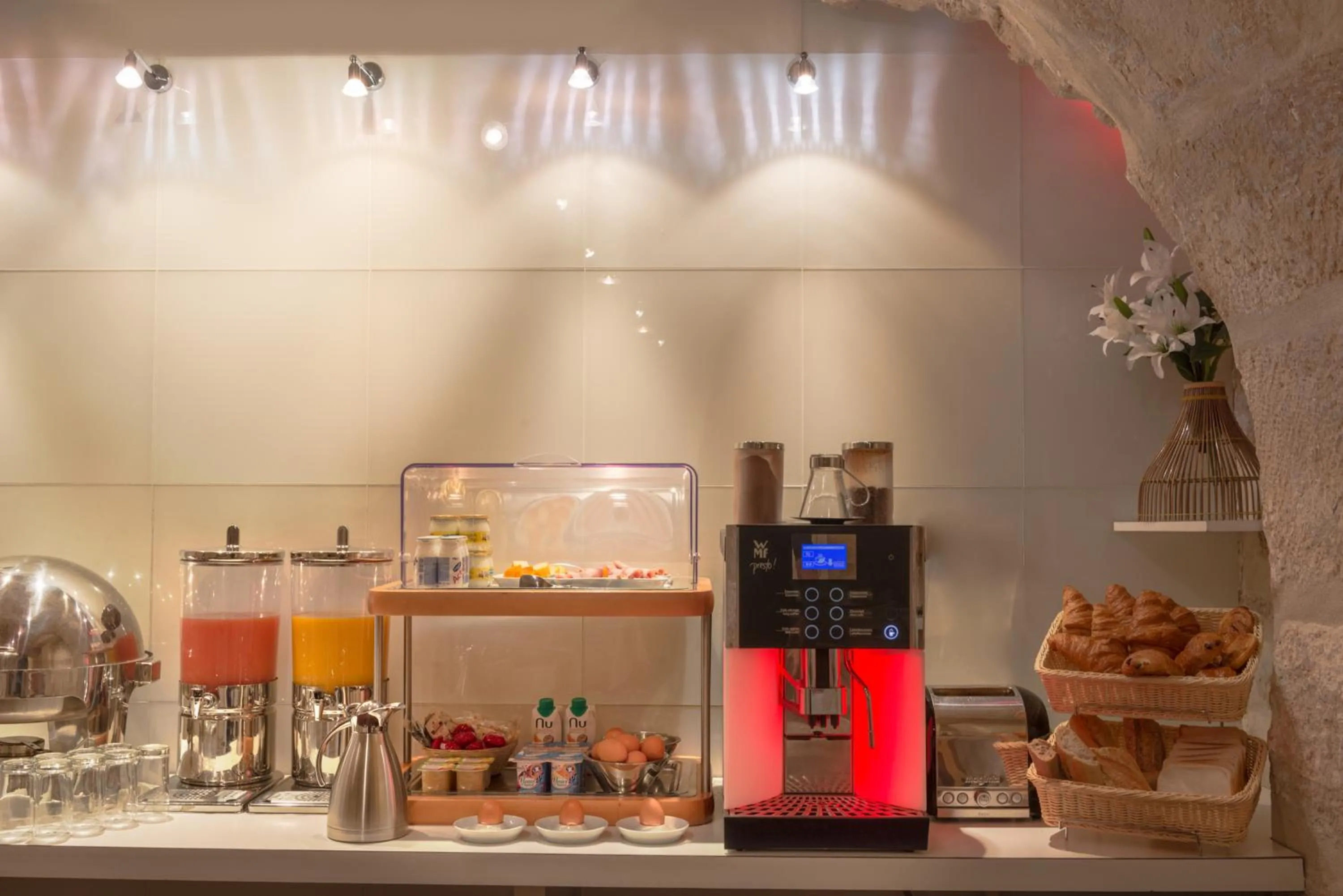 Coffee/tea facilities in Hôtel Gaillon Opera