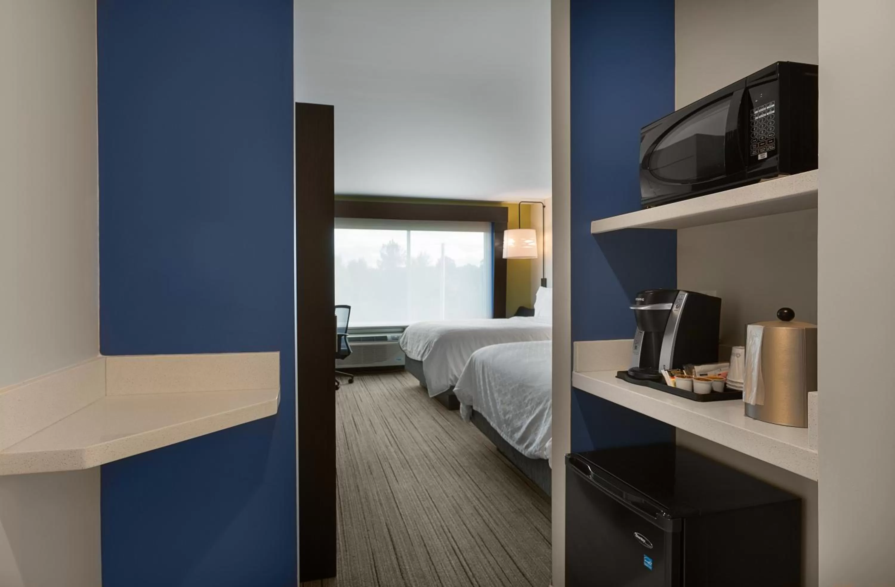 Coffee/tea facilities in Holiday Inn Express - Lake Park by IHG