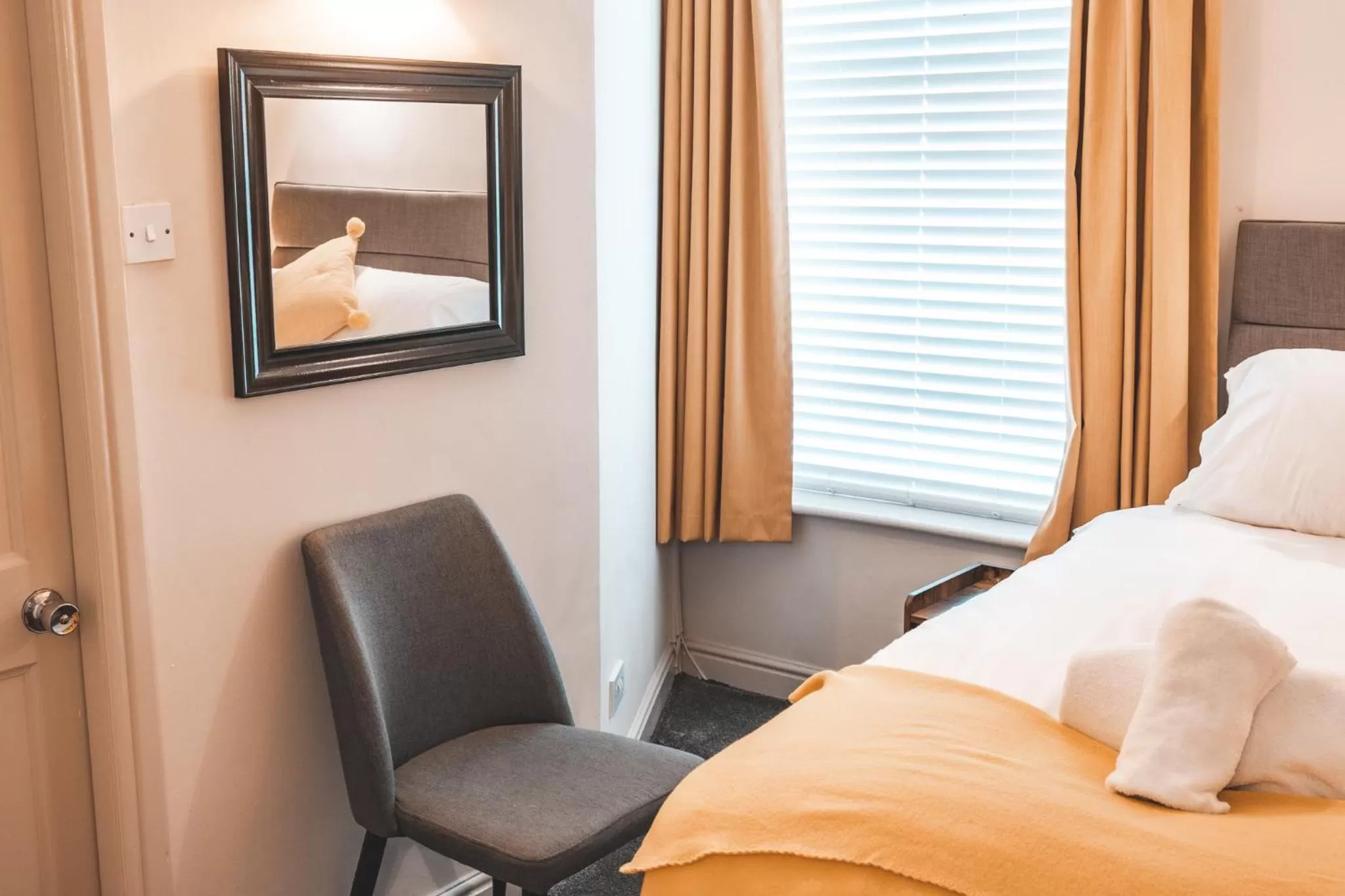 Bedroom, Seating Area in Croppers Arms