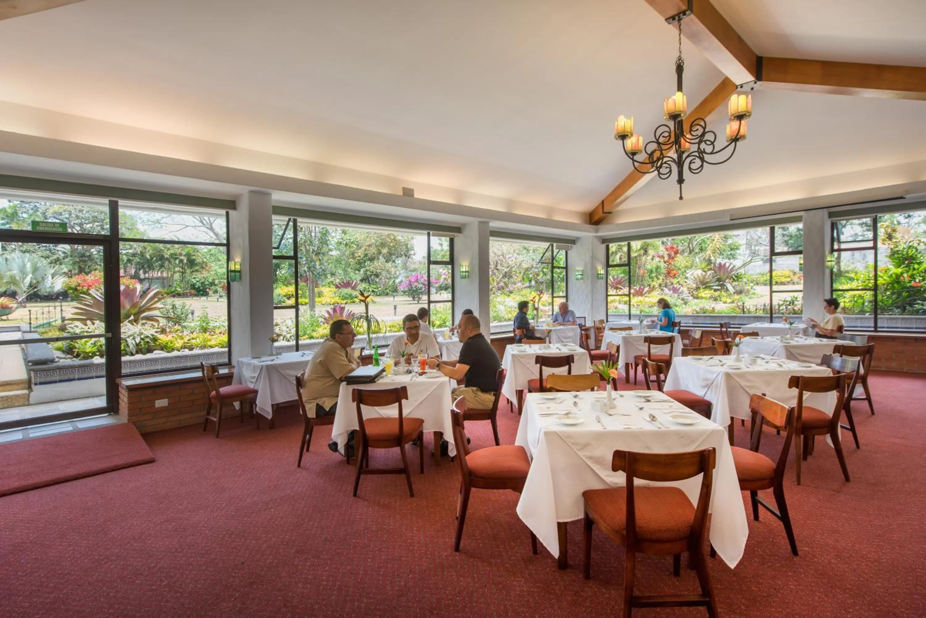 Restaurant/places to eat in Hotel Bougainvillea San José