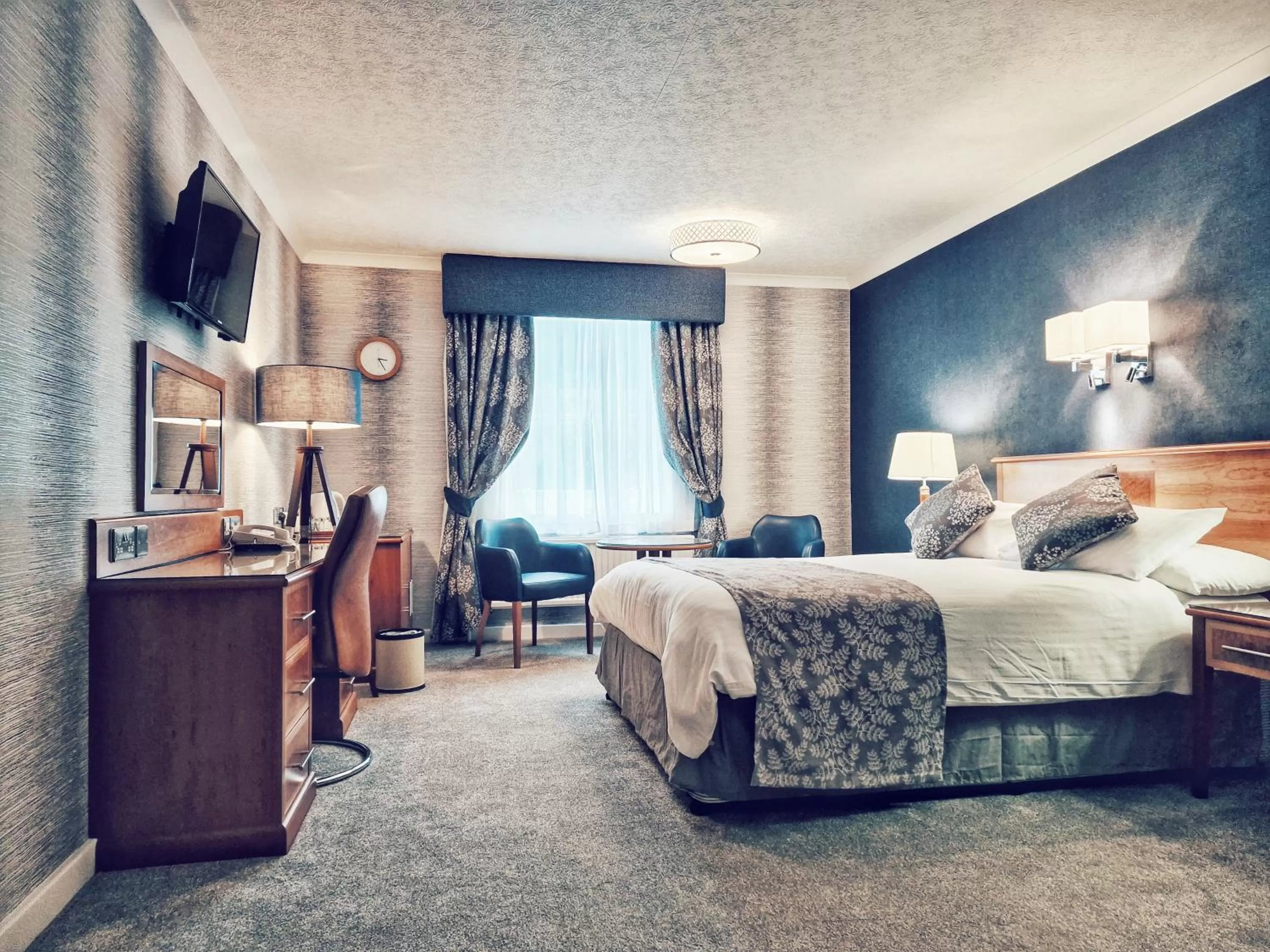 Bed in Swindon Blunsdon House Hotel, BW Premier Collection