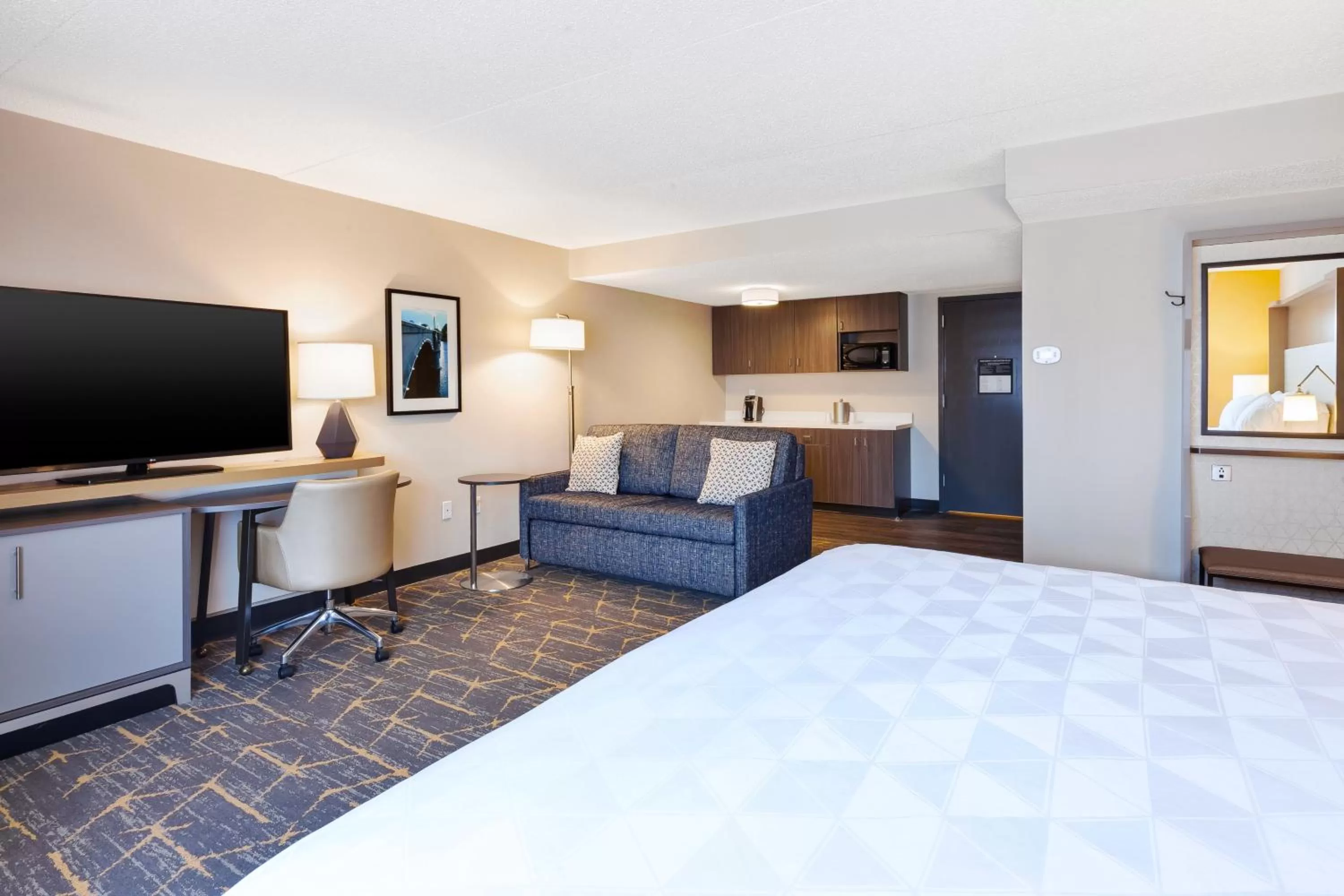 Photo of the whole room, Bed in Holiday Inn Grand Rapids Downtown by IHG