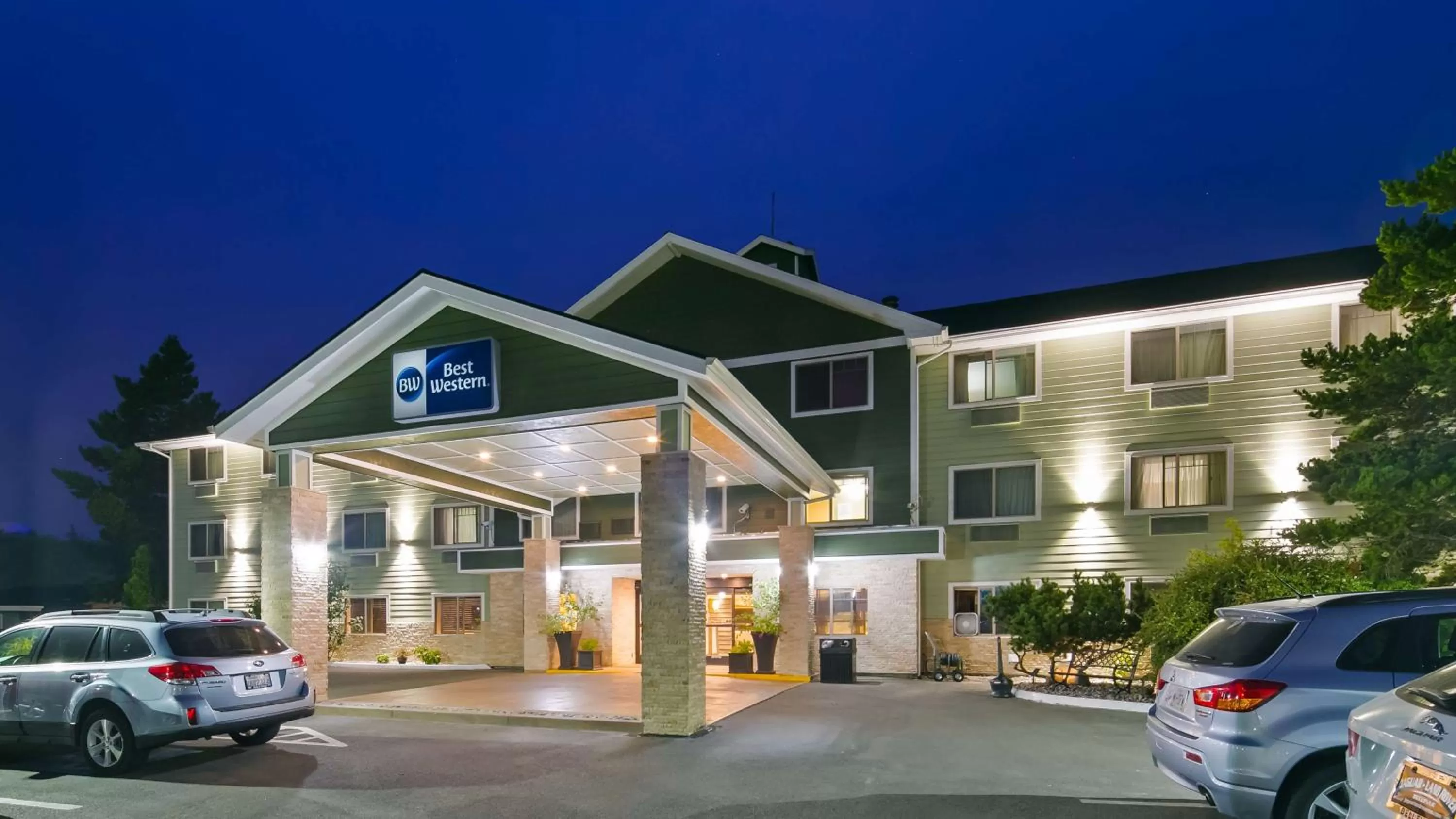 Property building in Best Western Long Beach Inn
